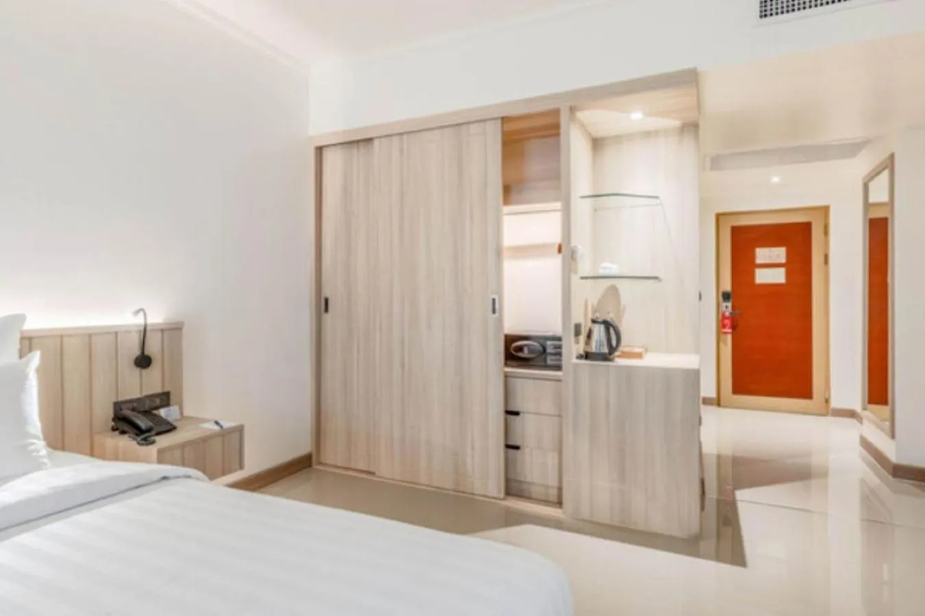 Kitchen or kitchenette, Bed in The Maruay Garden Hotel