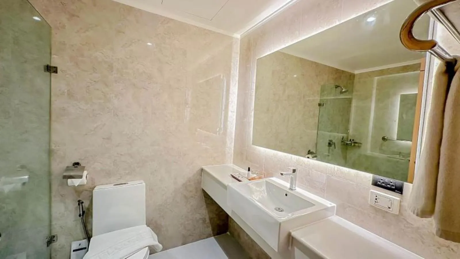 Toilet in The Maruay Garden Hotel