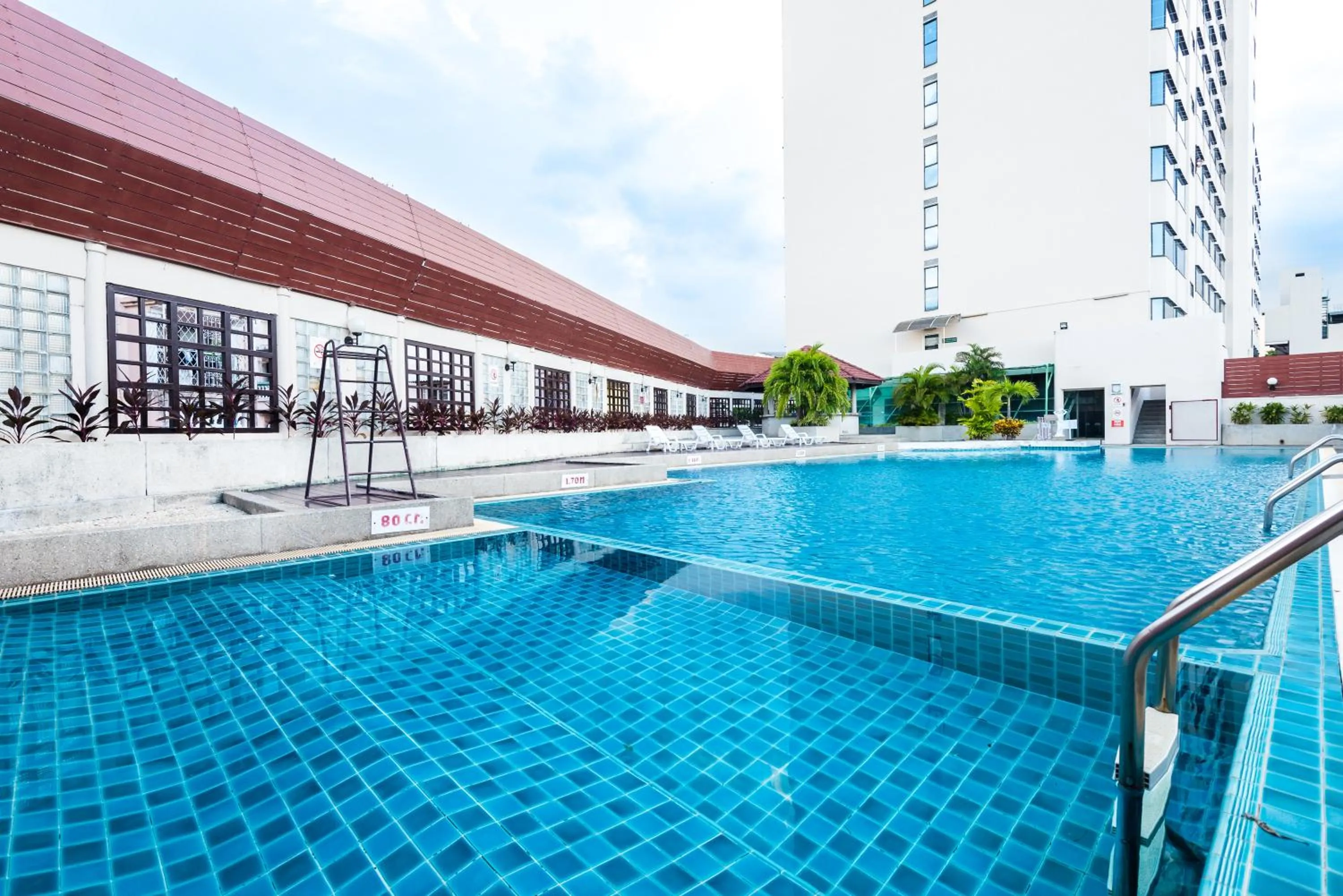Swimming pool in The Maruay Garden Hotel