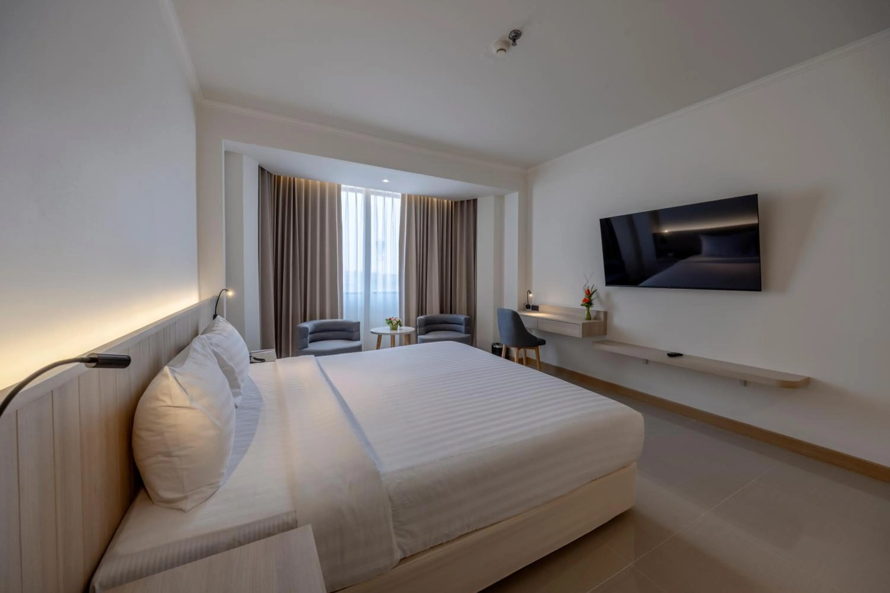 TV and multimedia, Bed in The Maruay Garden Hotel