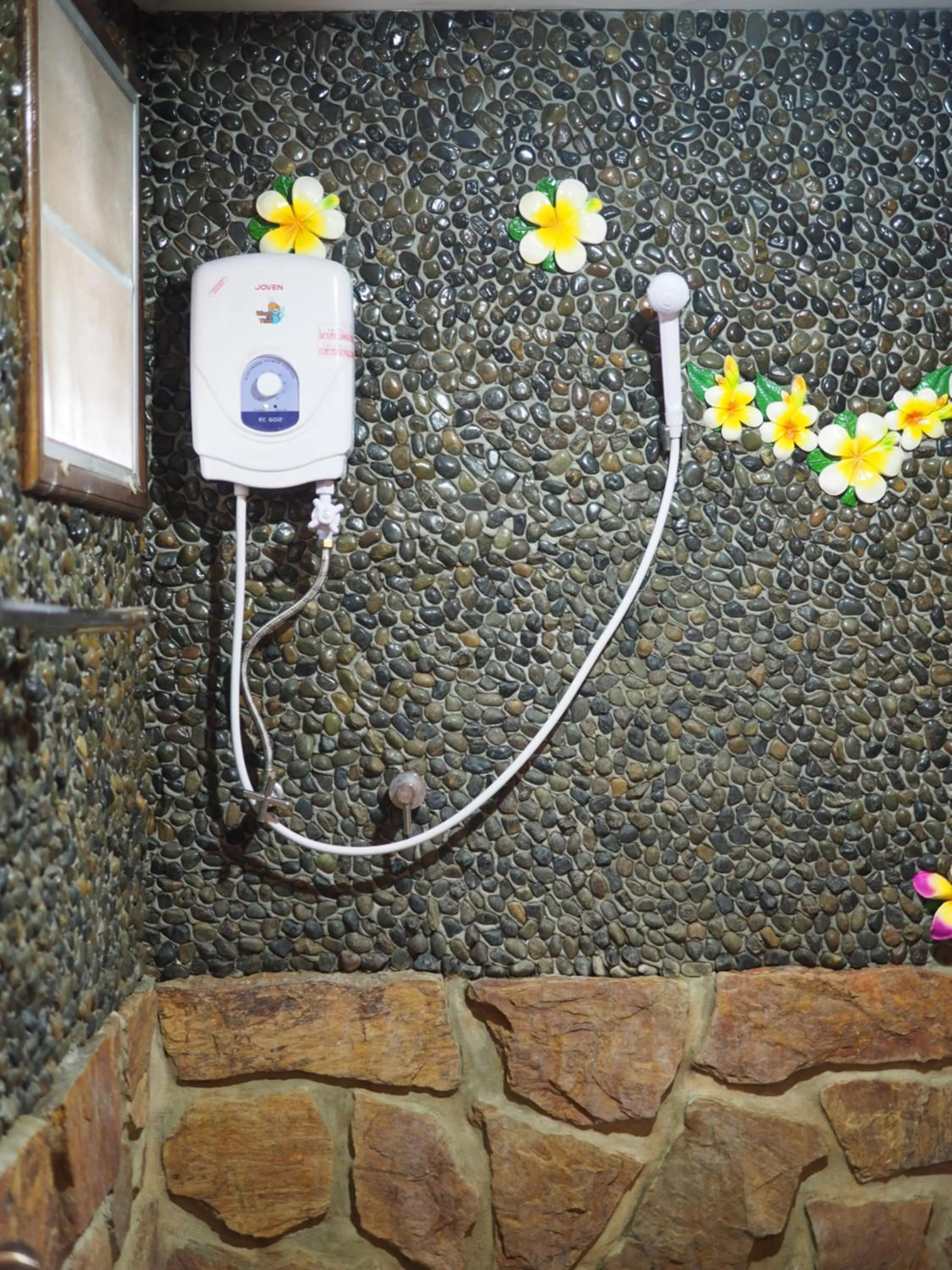 Shower in Chatsuree Boutique Resort