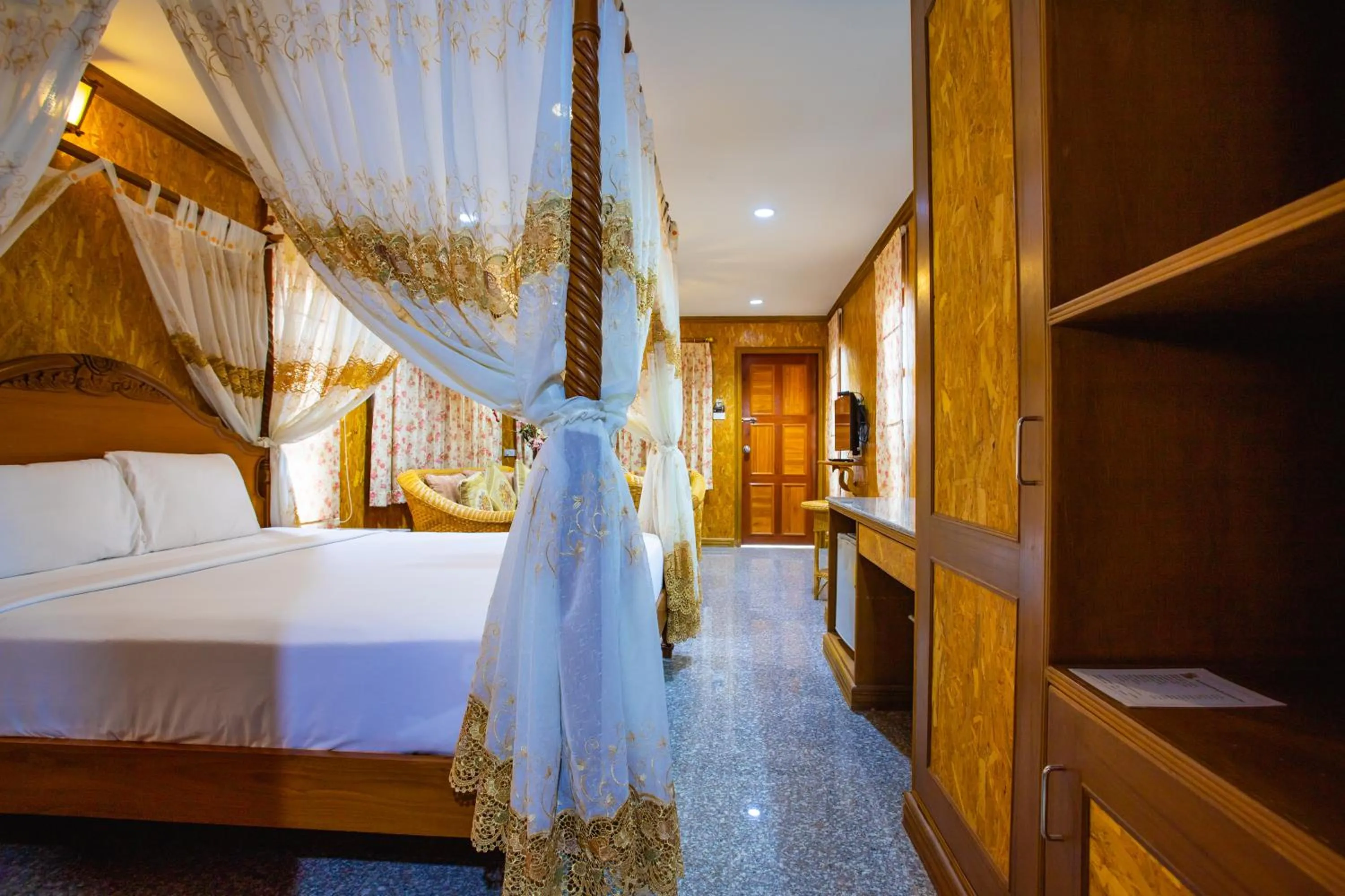 Bed in Chatsuree Boutique Resort