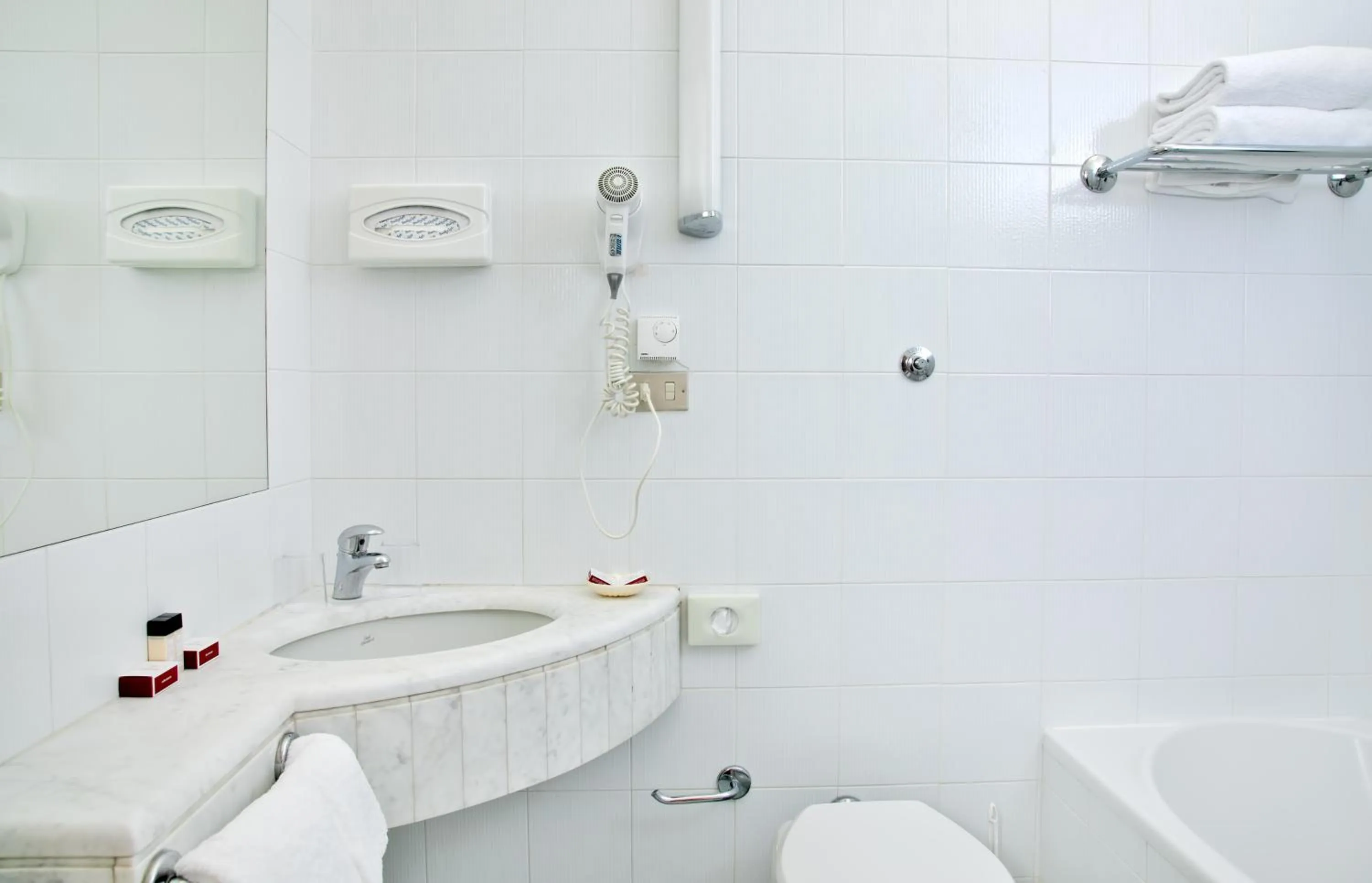 Toilet in Hotel Ercolini & Savi