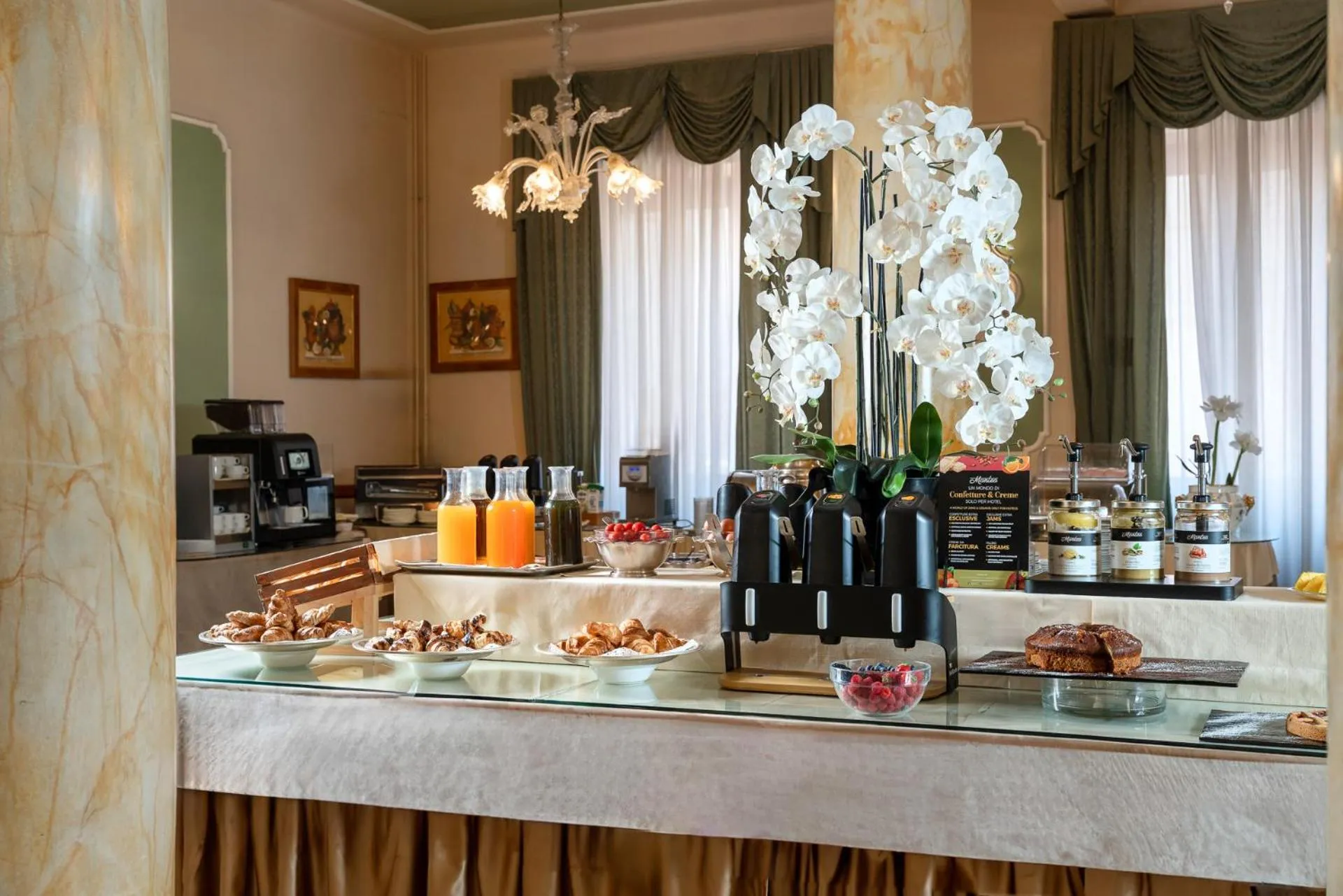 Breakfast in Hotel Ercolini & Savi