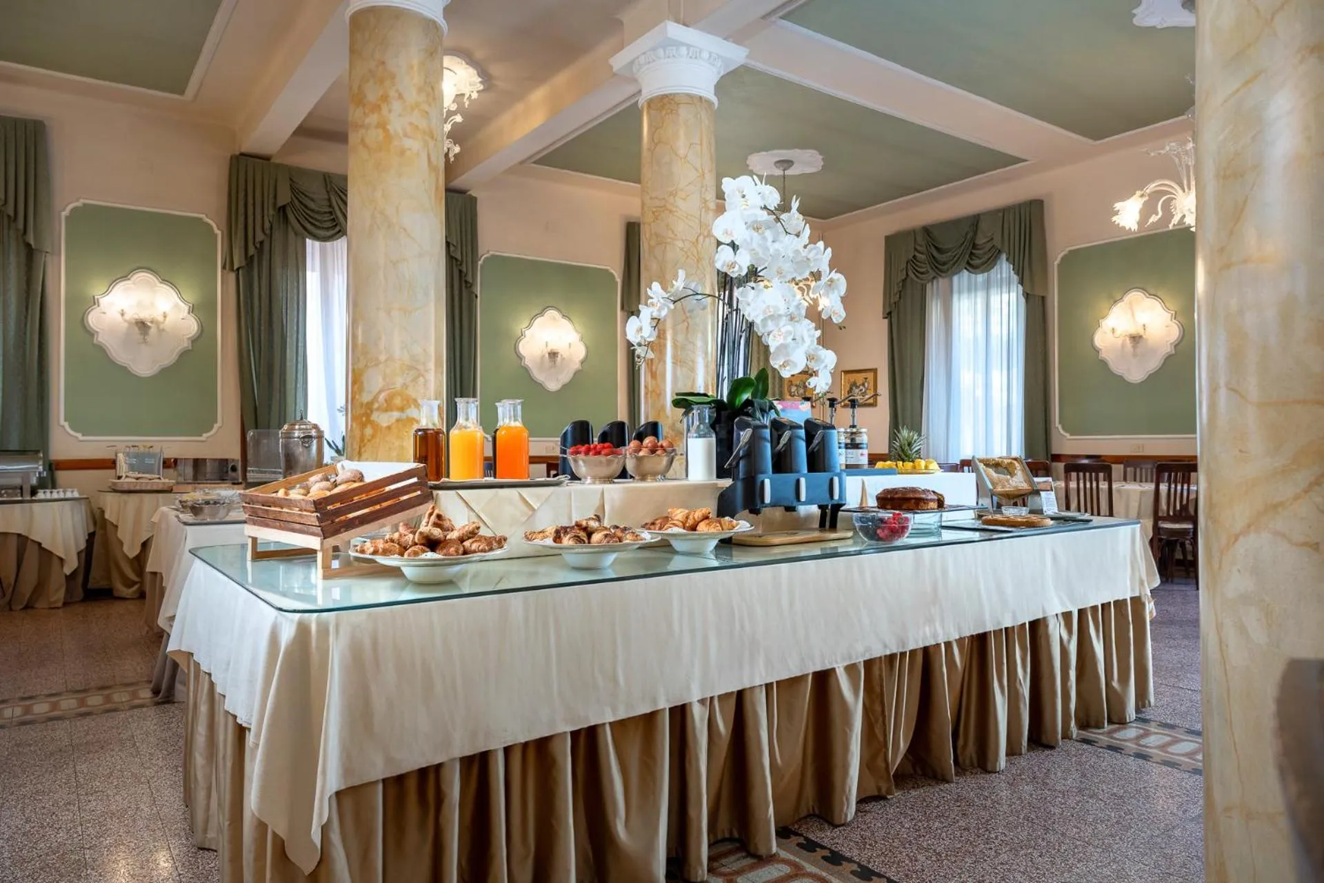 Breakfast in Hotel Ercolini & Savi