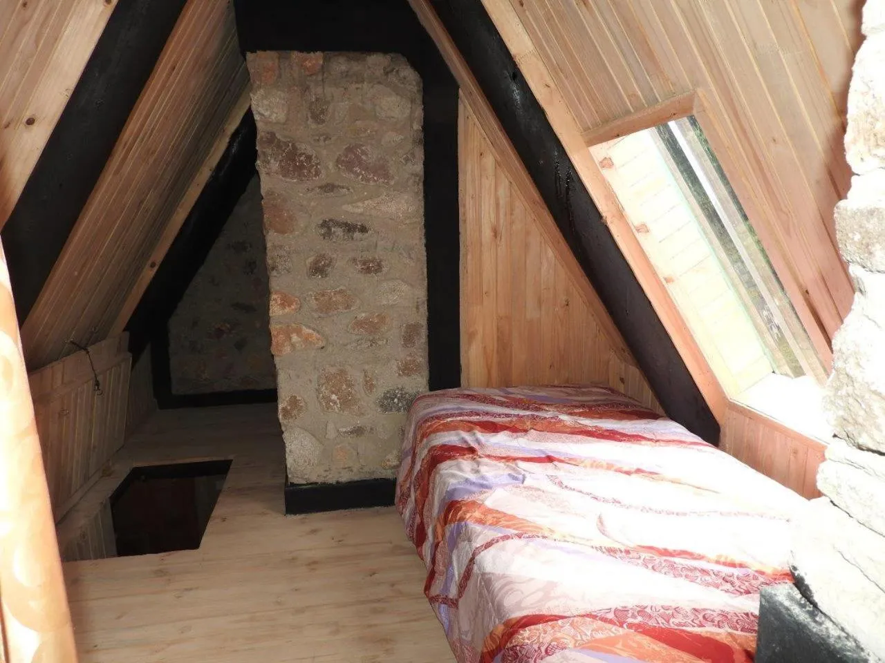 Bedroom, Bed in Madrugada