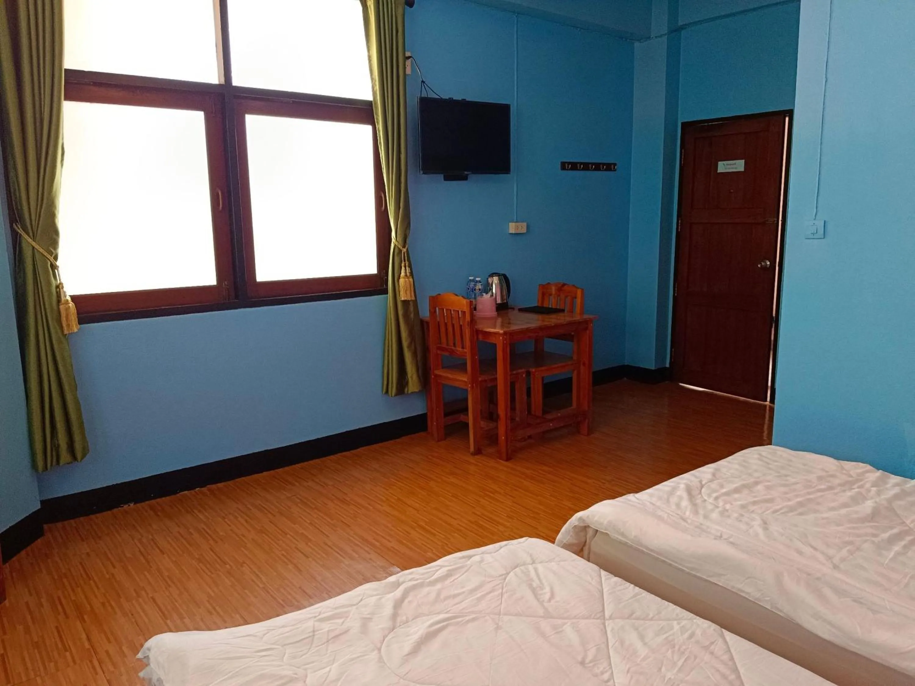 TV and multimedia, Bed in Royal Land Mae Klong Hotel