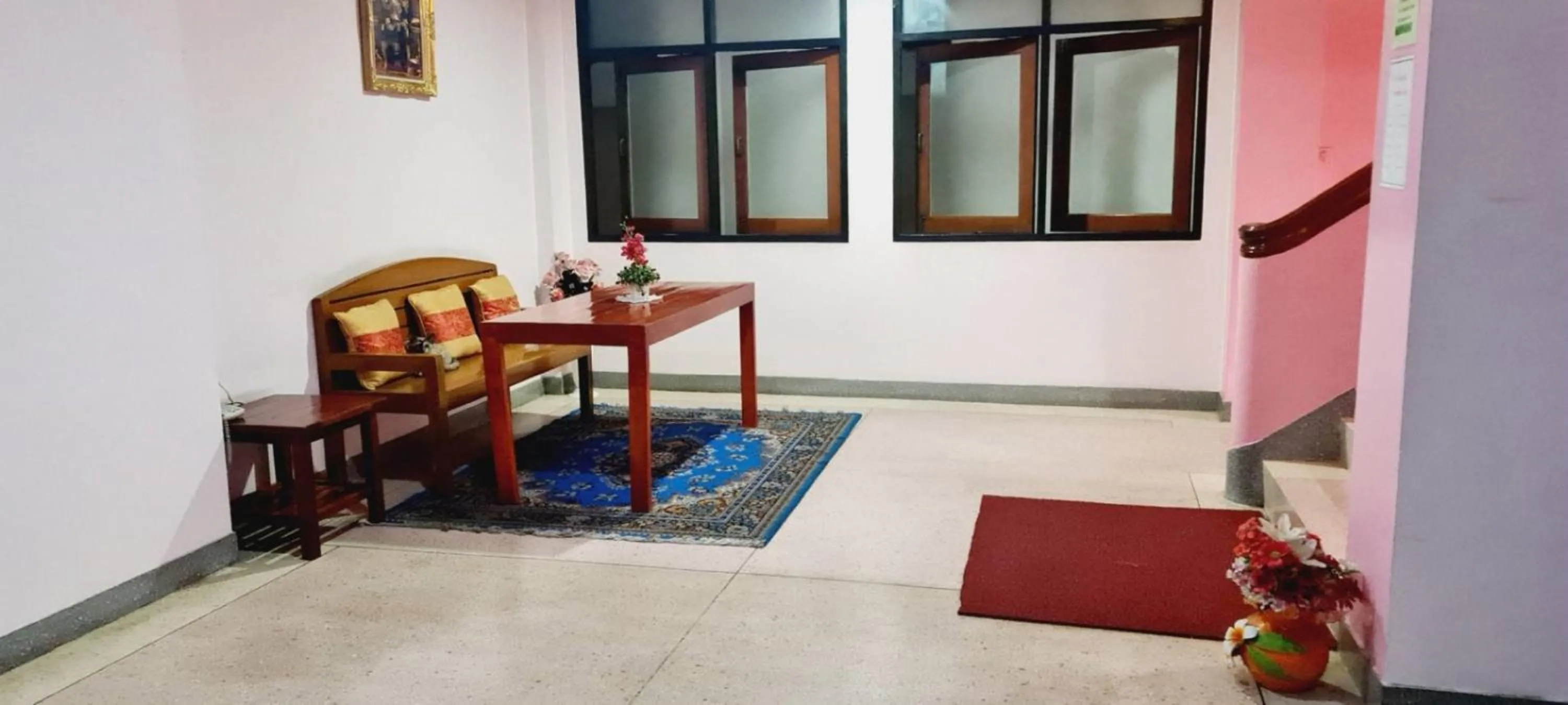 Seating area in Royal Land Mae Klong Hotel