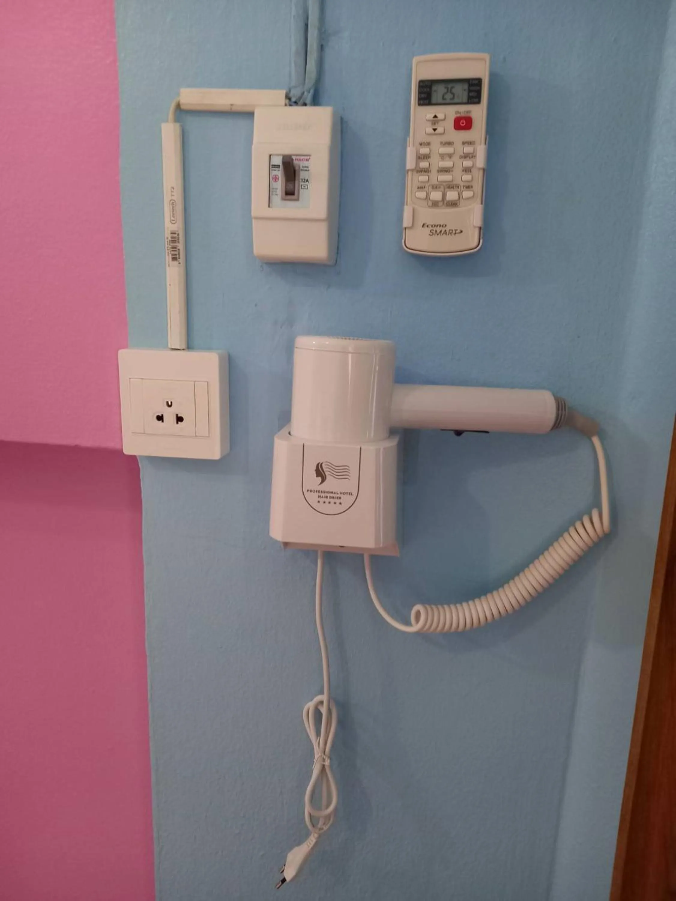 dryer in Royal Land Mae Klong Hotel