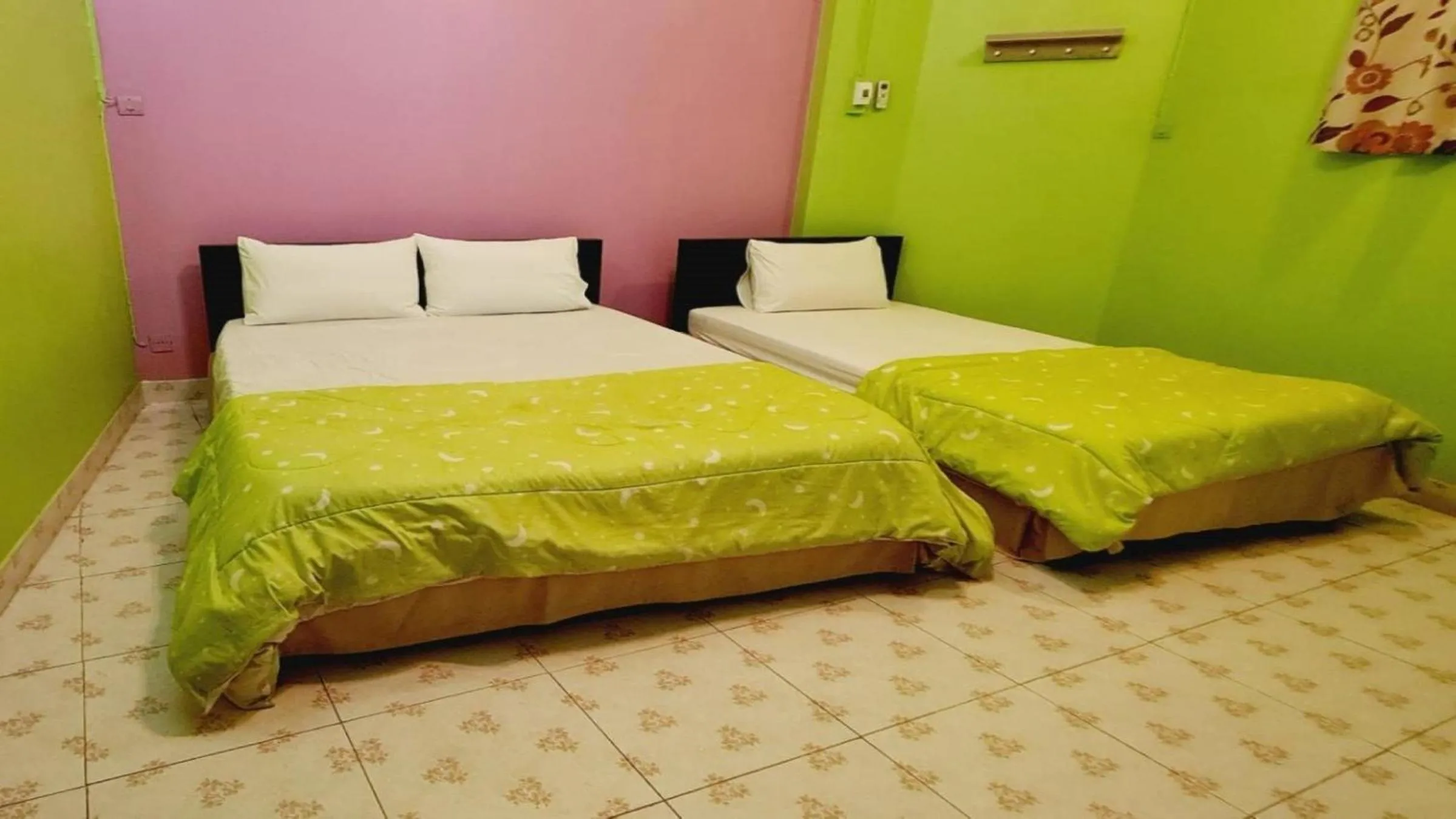 Bed in Royal Land Mae Klong Hotel