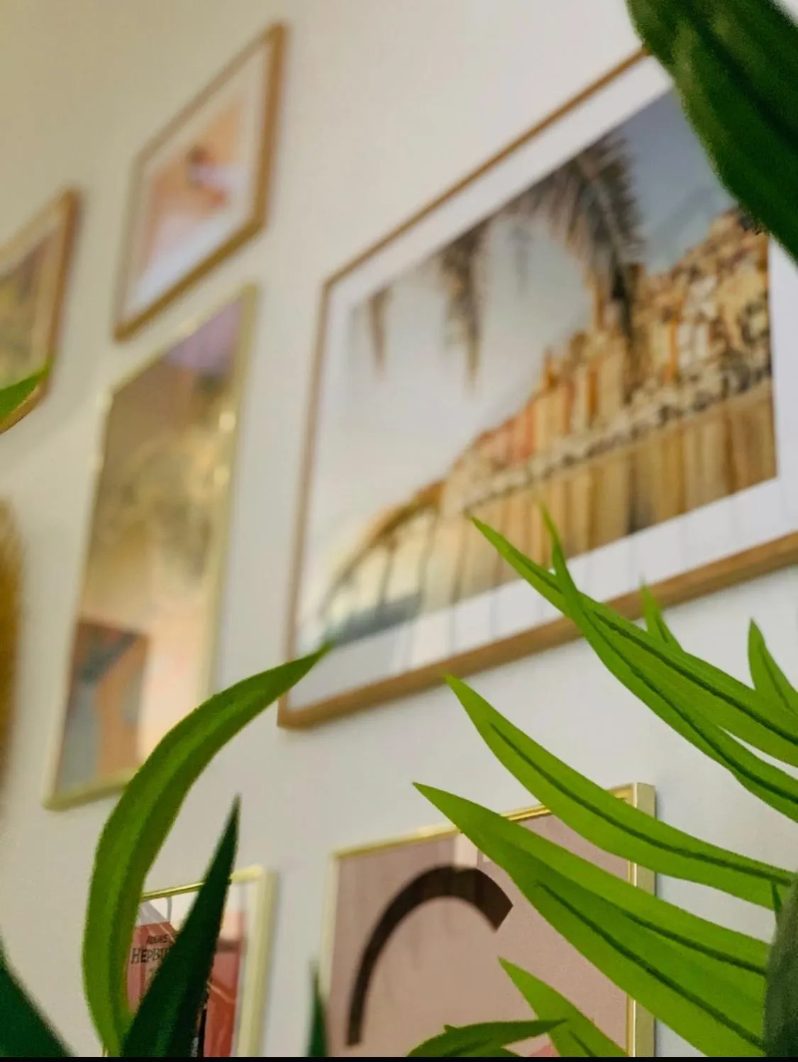 Decorative detail in Hôtel De Londres