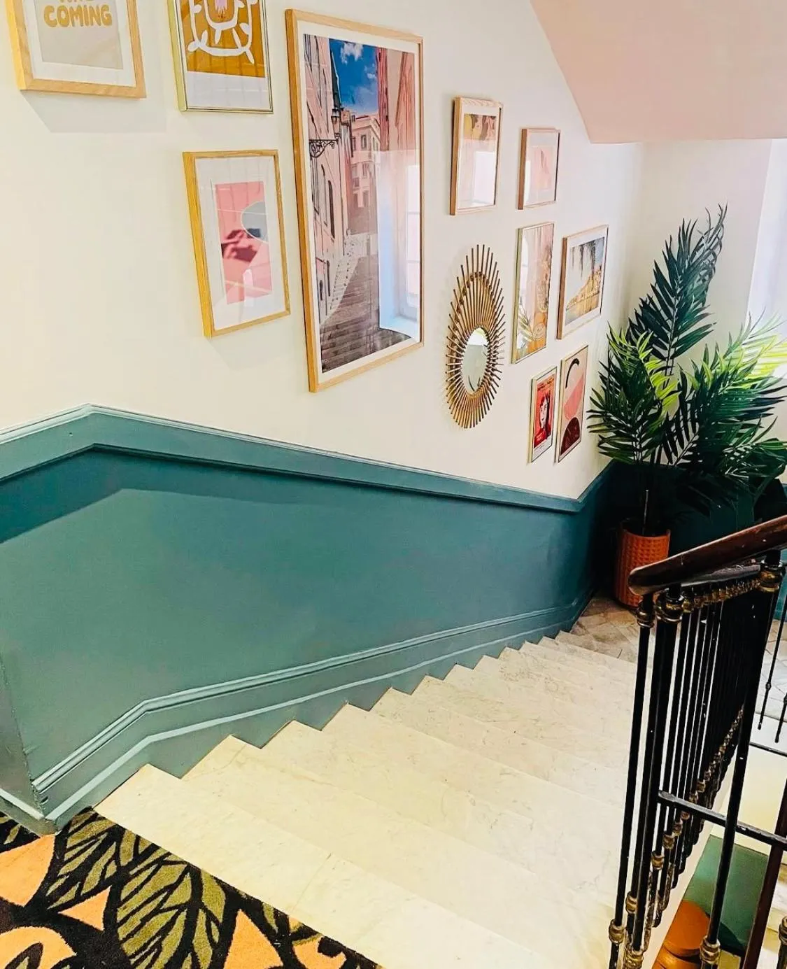 Communal lounge/ TV room in Hôtel De Londres