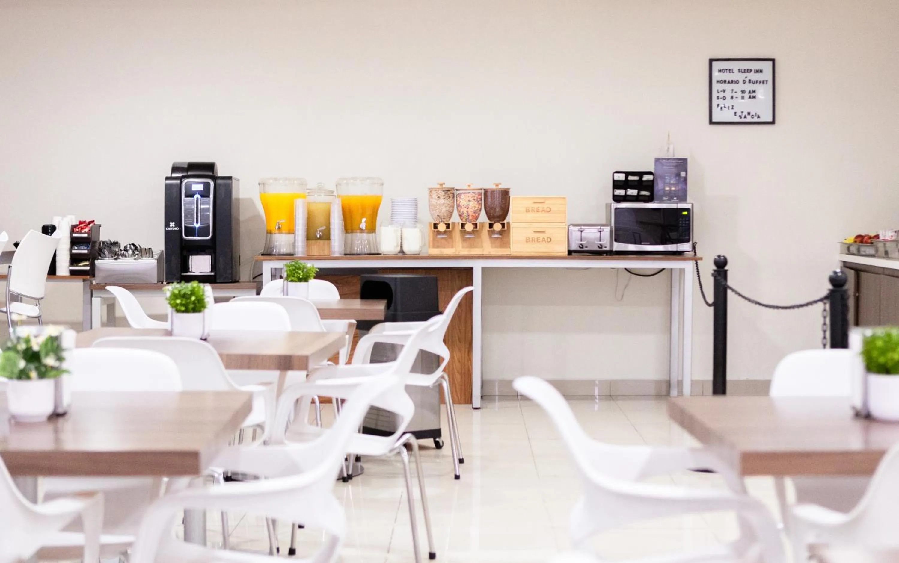 Restaurant/places to eat in Sleep Inn Tijuana