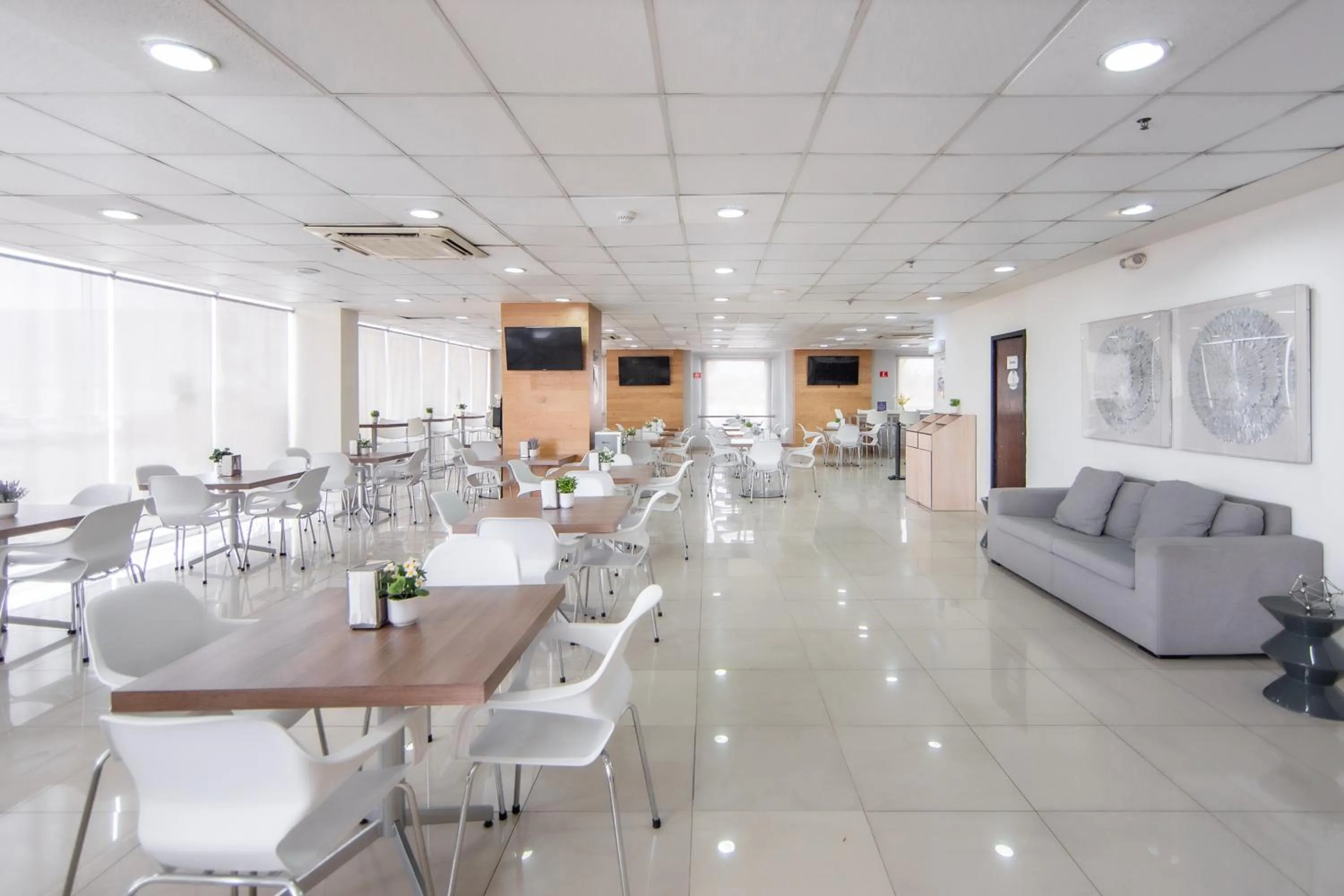 Restaurant/places to eat in Sleep Inn Tijuana