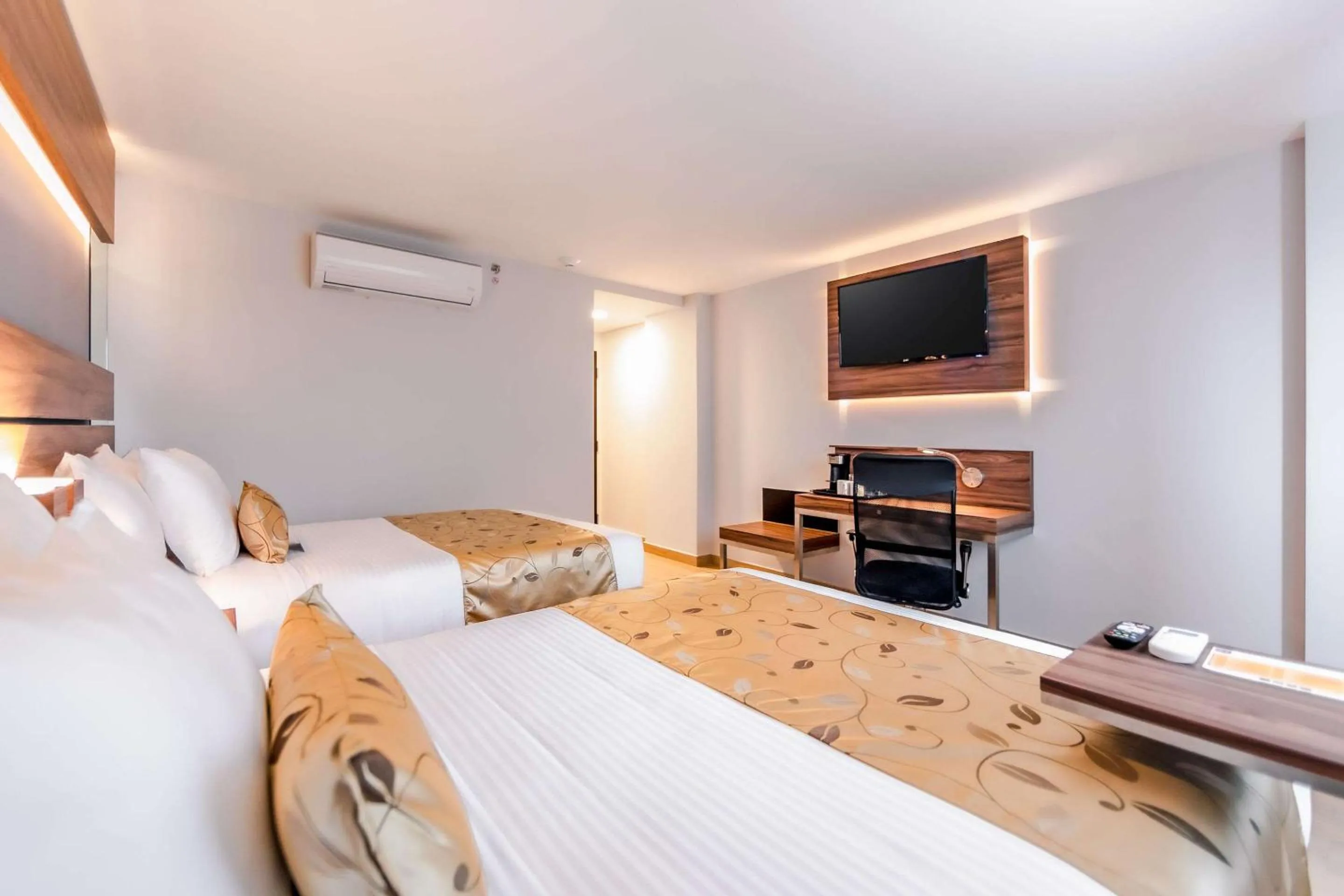 Bedroom, Bed in Sleep Inn Tijuana