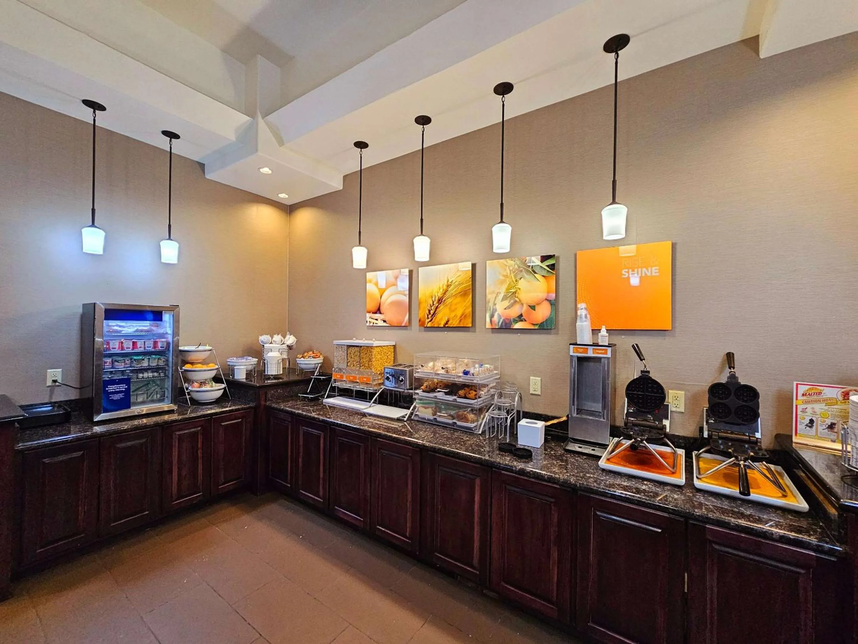 Breakfast in Comfort Inn & Suites - Independence