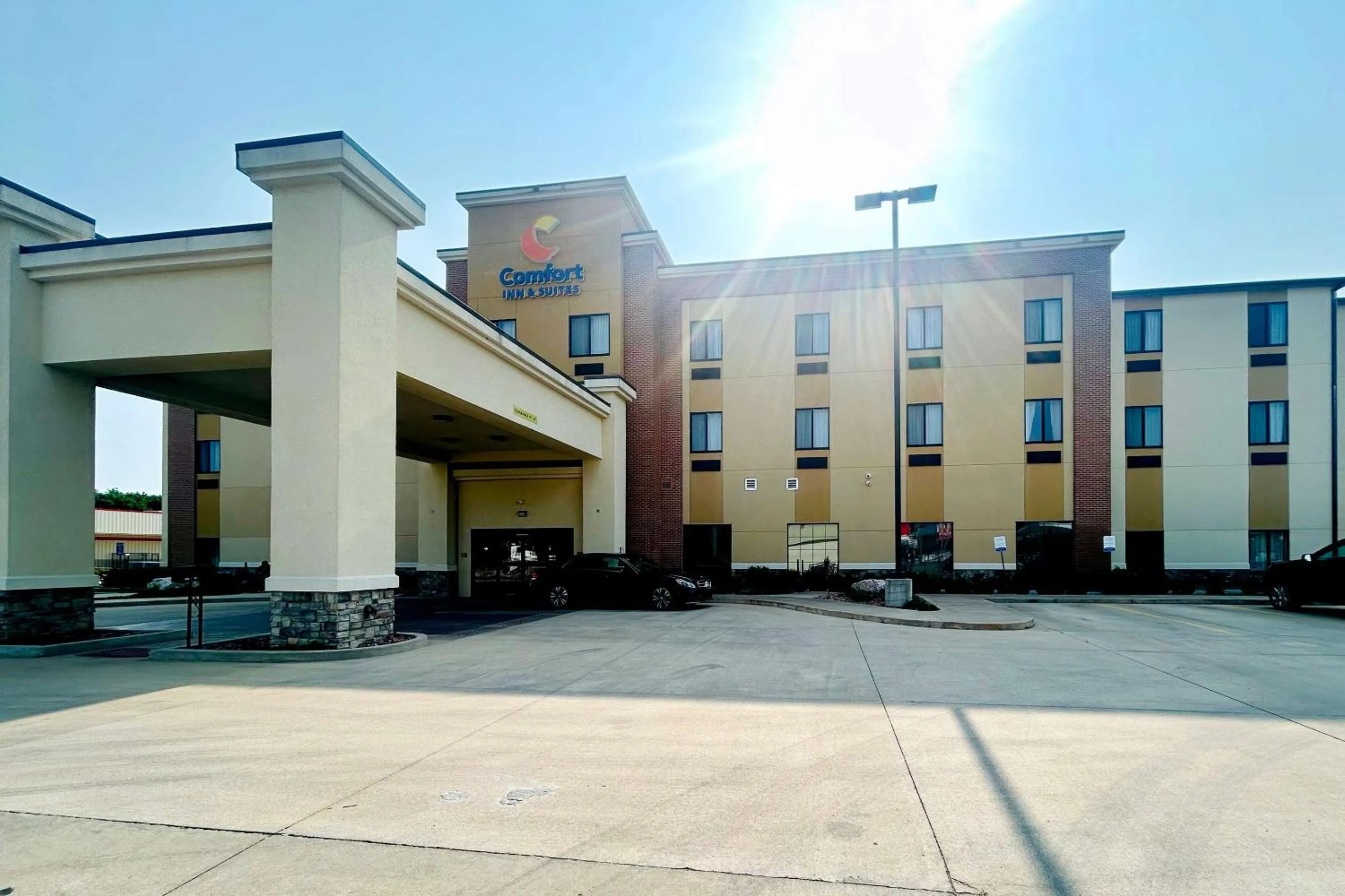 Property building in Comfort Inn & Suites - Independence