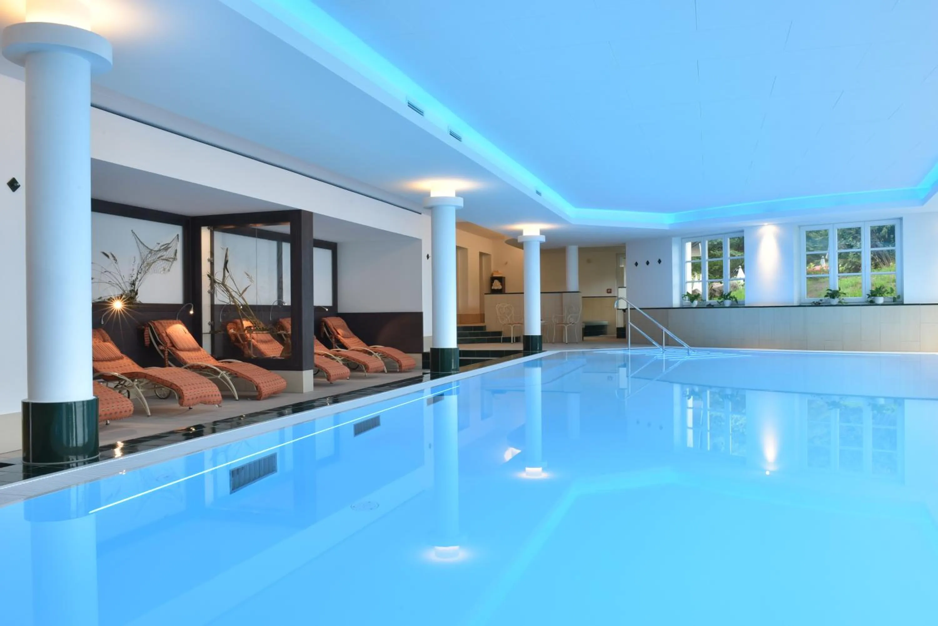 Swimming pool in Romantik Hotel Fischerwiege