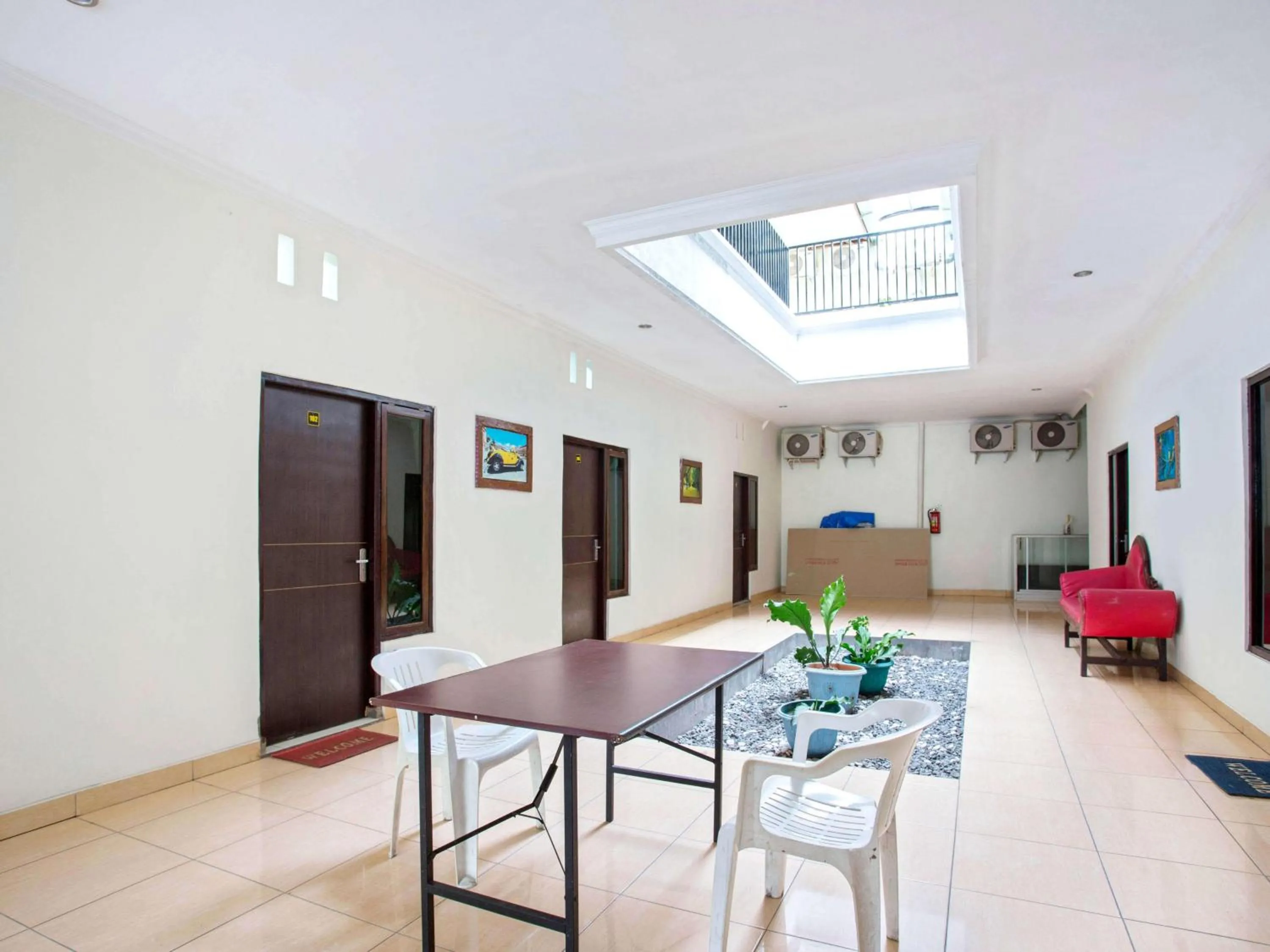 Property building in RedDoorz near Adisucipto Airport 3