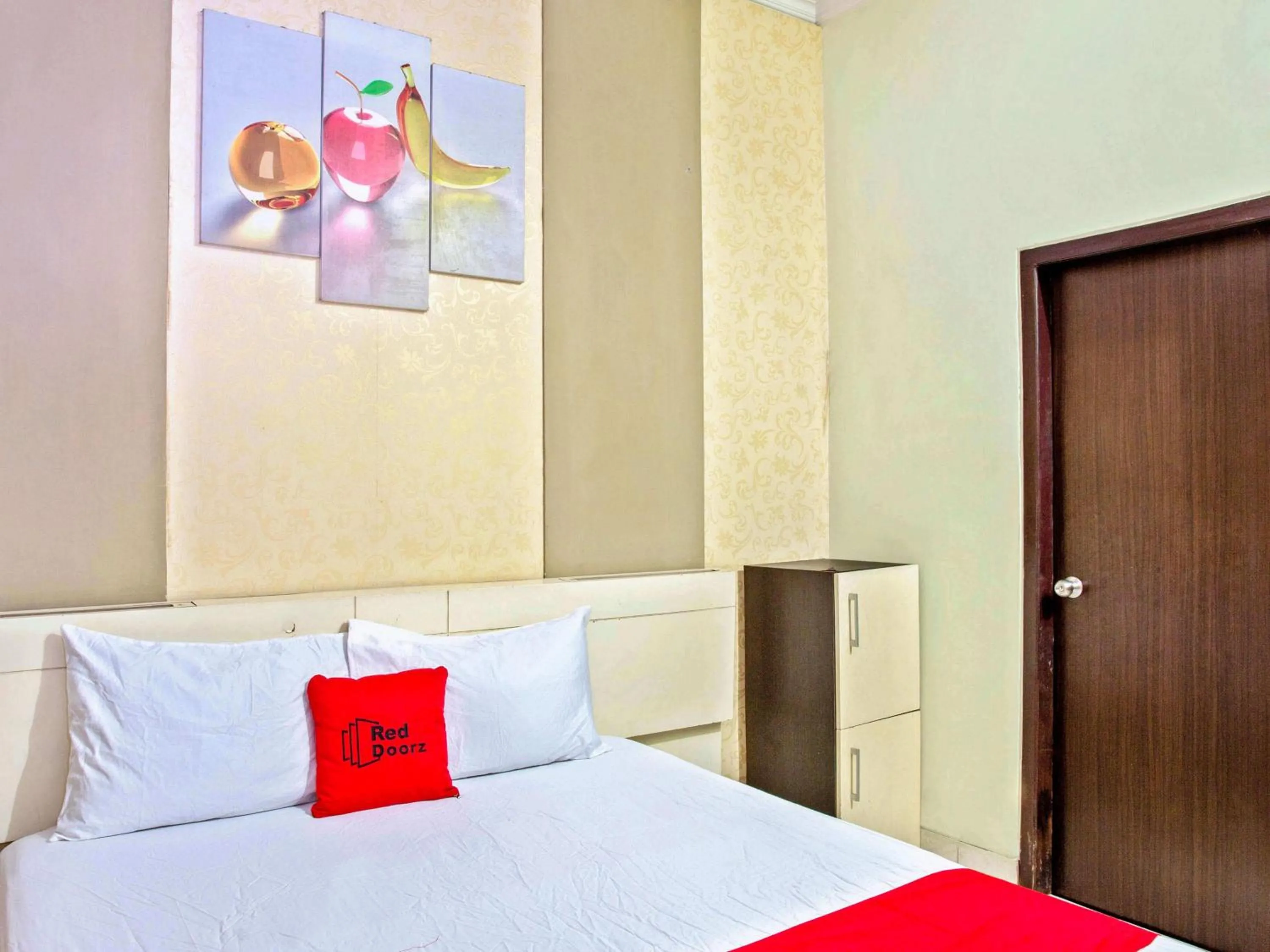 Bedroom, Bed in RedDoorz near Adisucipto Airport 3