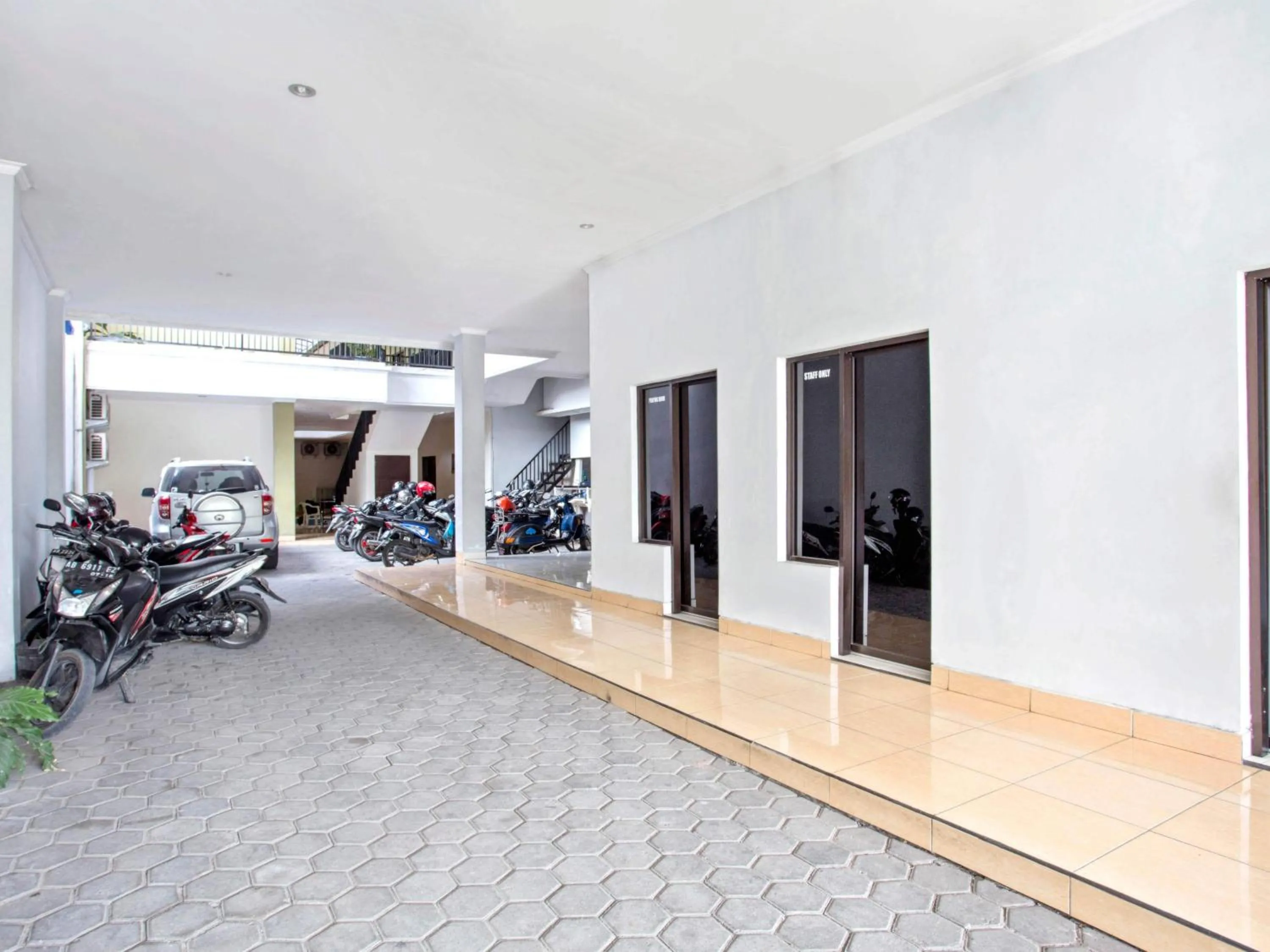 Parking in RedDoorz near Adisucipto Airport 3