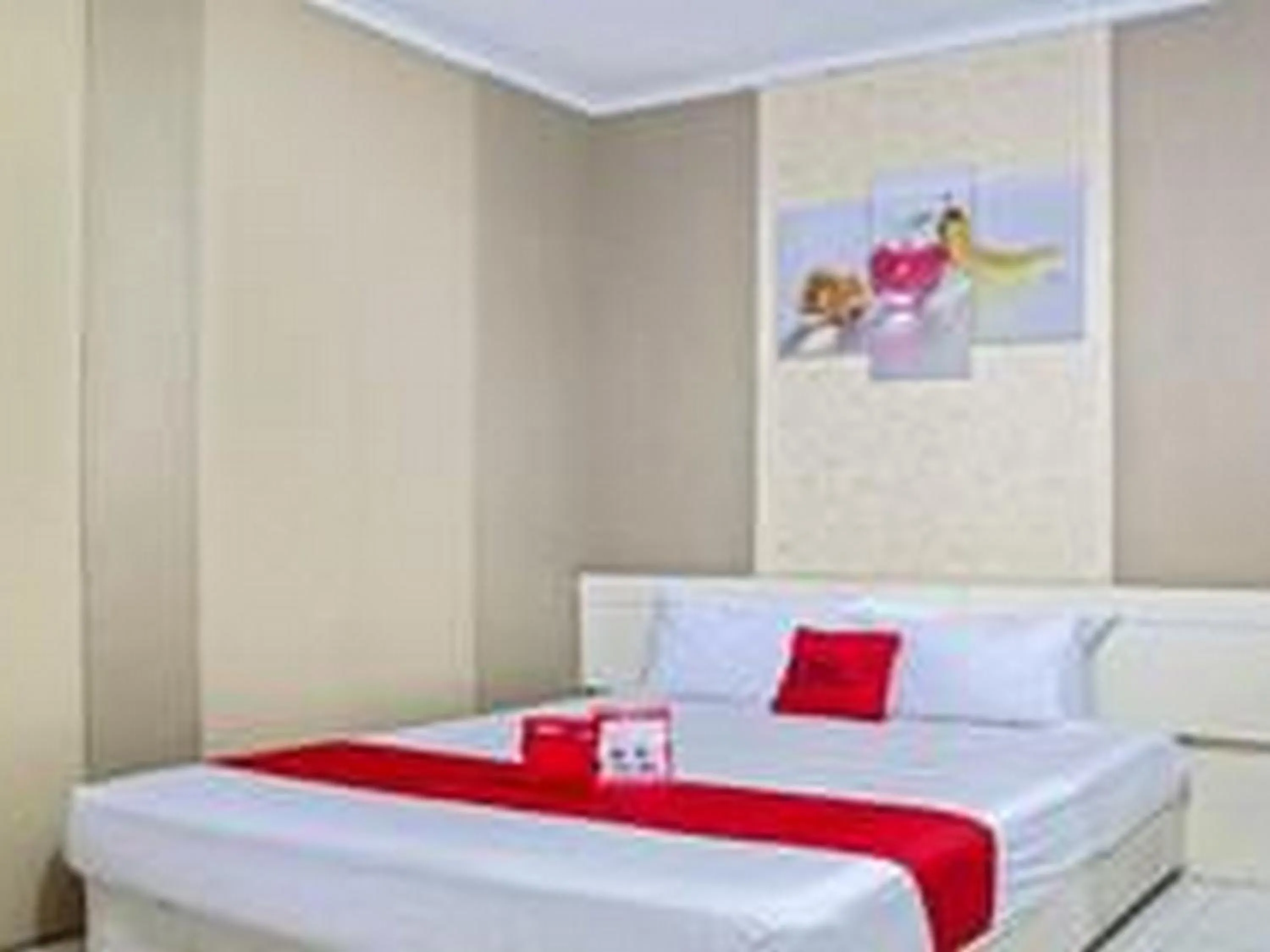 Double Room in RedDoorz near Adisucipto Airport 3
