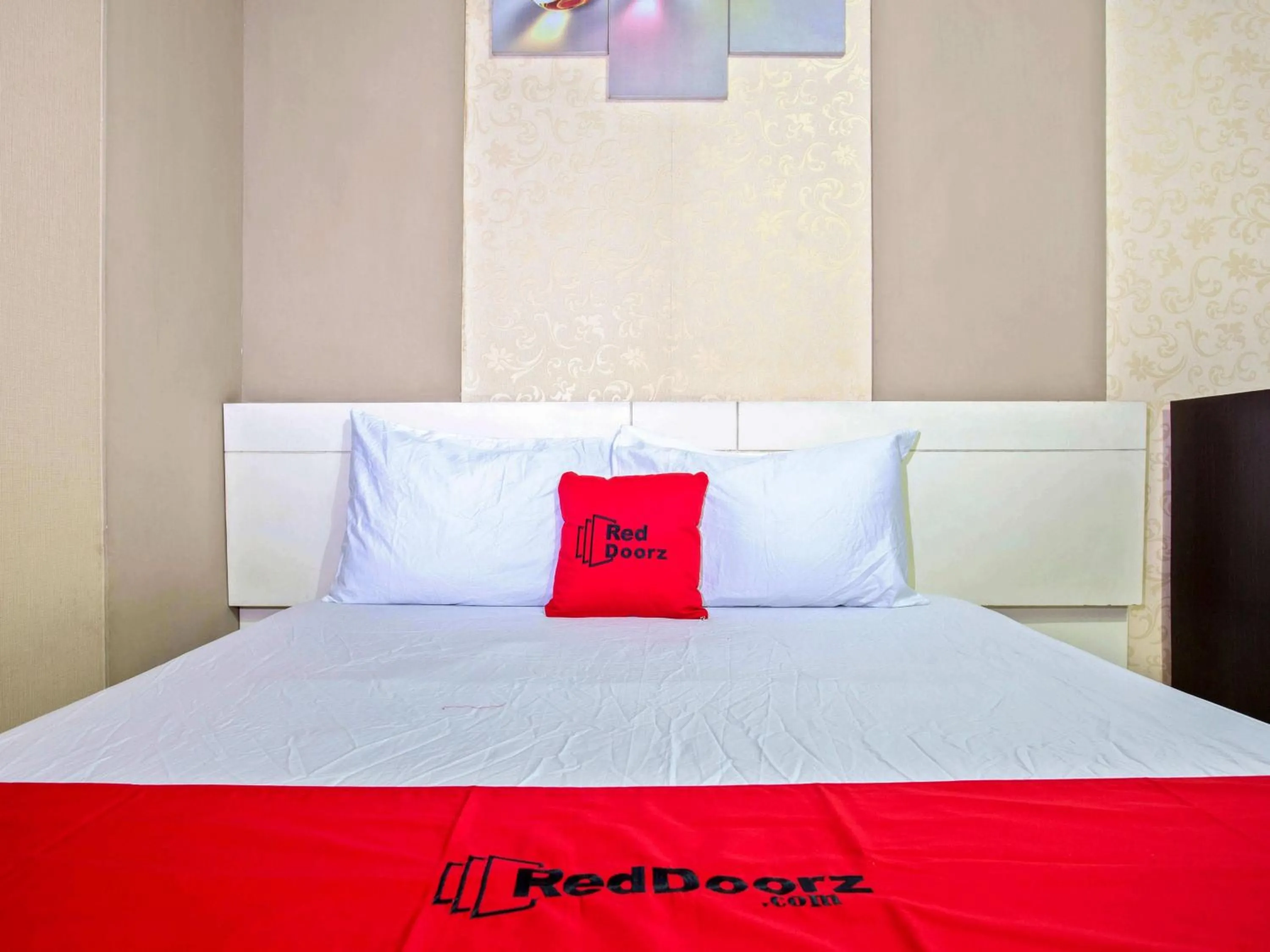 Double Room in RedDoorz near Adisucipto Airport 3