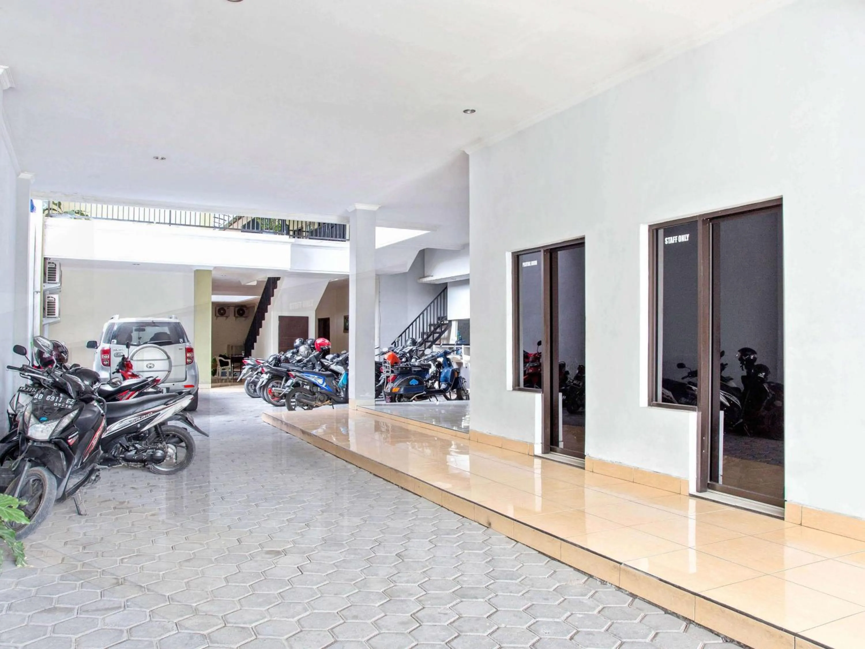Parking in RedDoorz near Adisucipto Airport 3