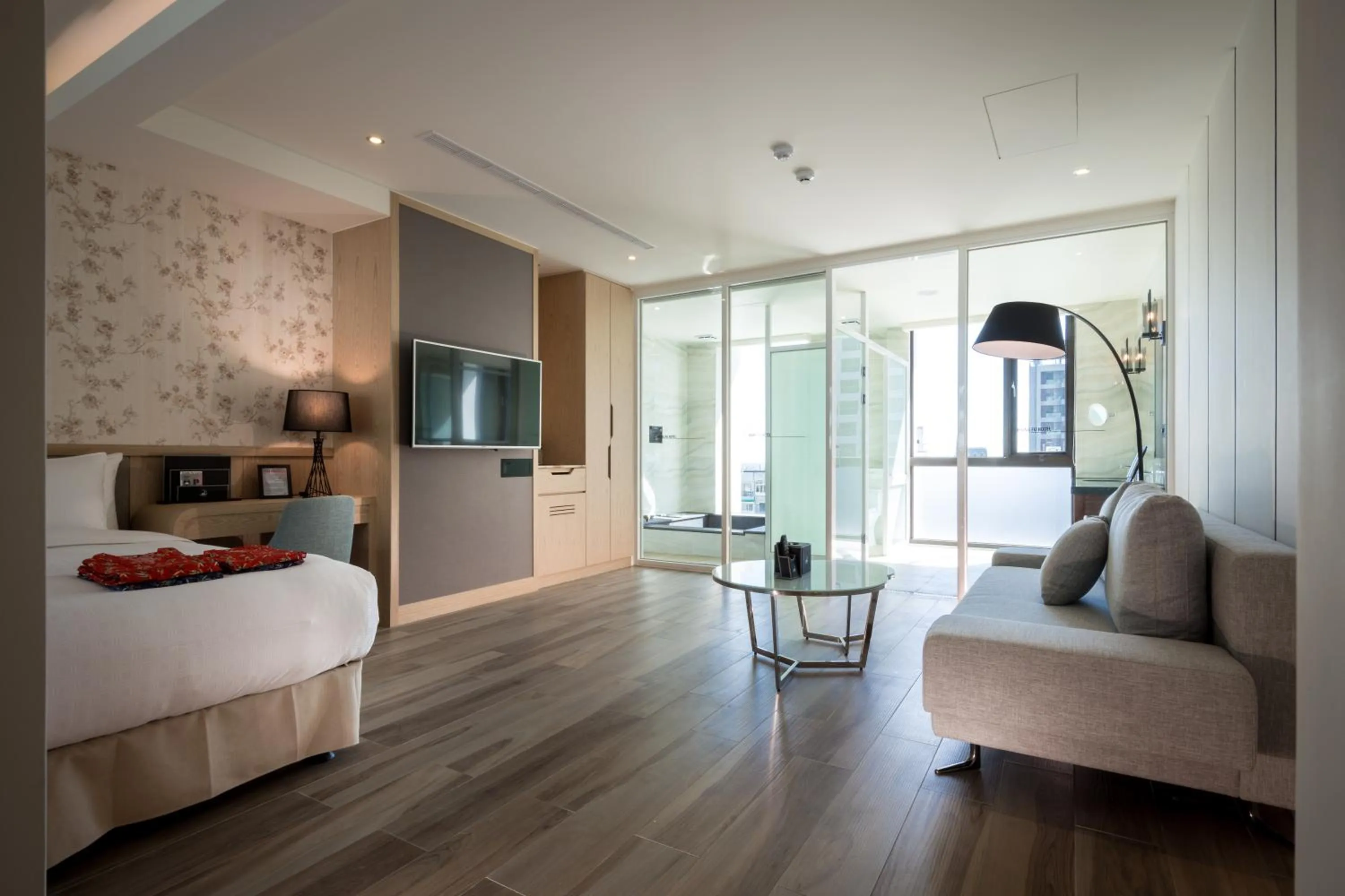 Living room, Bed in Hsing Fu Hot Spring Hotel