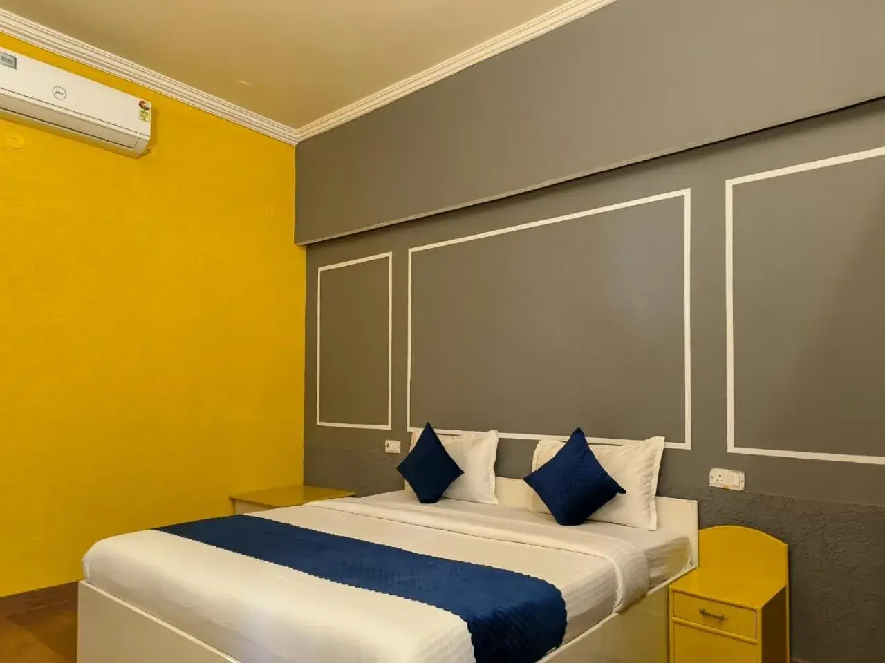 Bed in Elephant Pushkar Bed in Elephant Pushkar