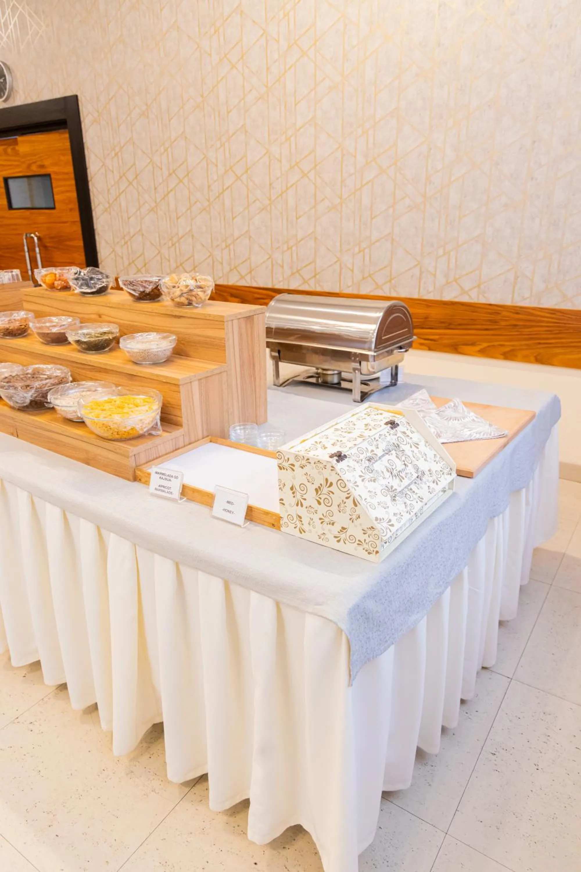 Restaurant/places to eat in Garni Hotel Nevski