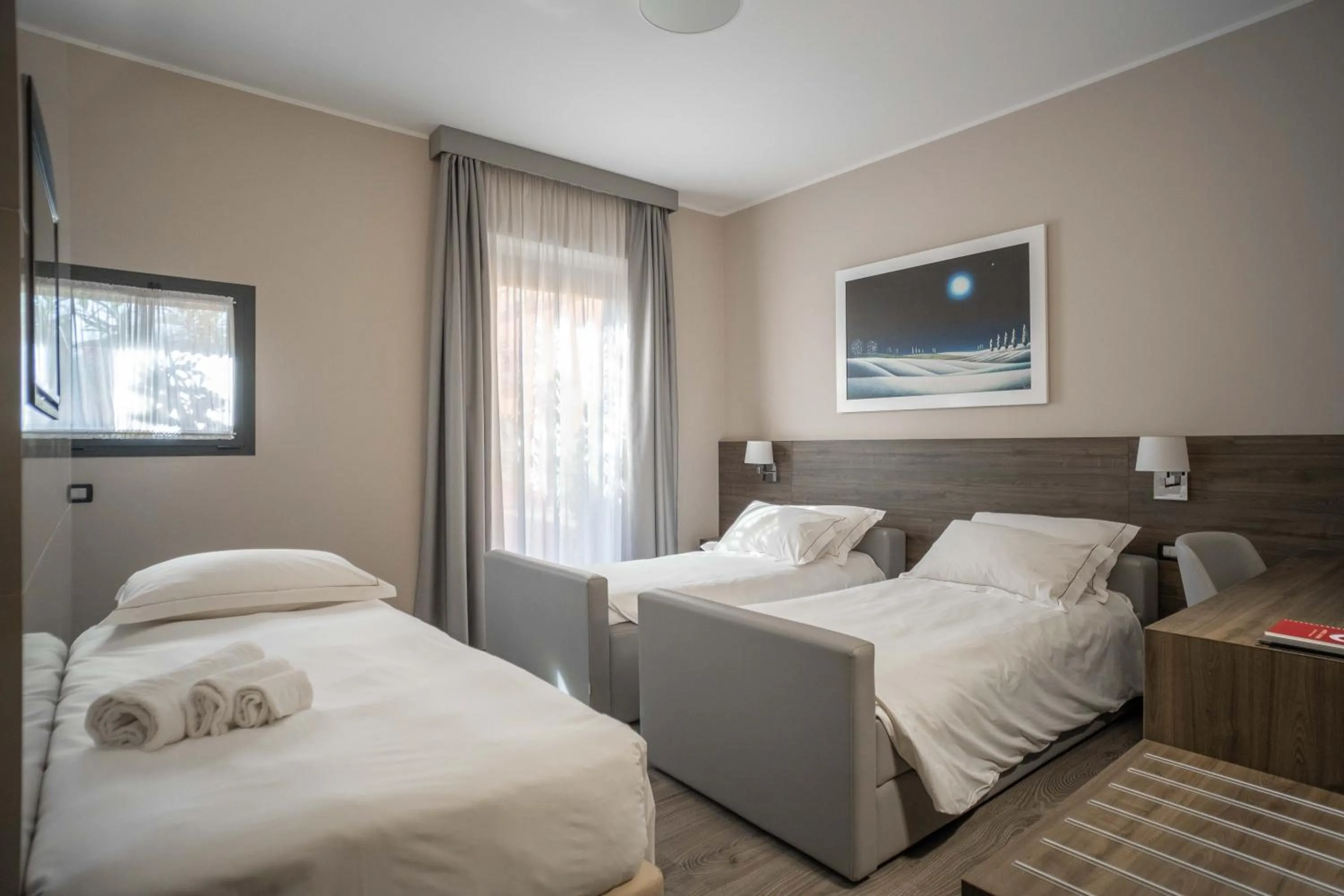 Toilet, Bed in Hotel Guerro