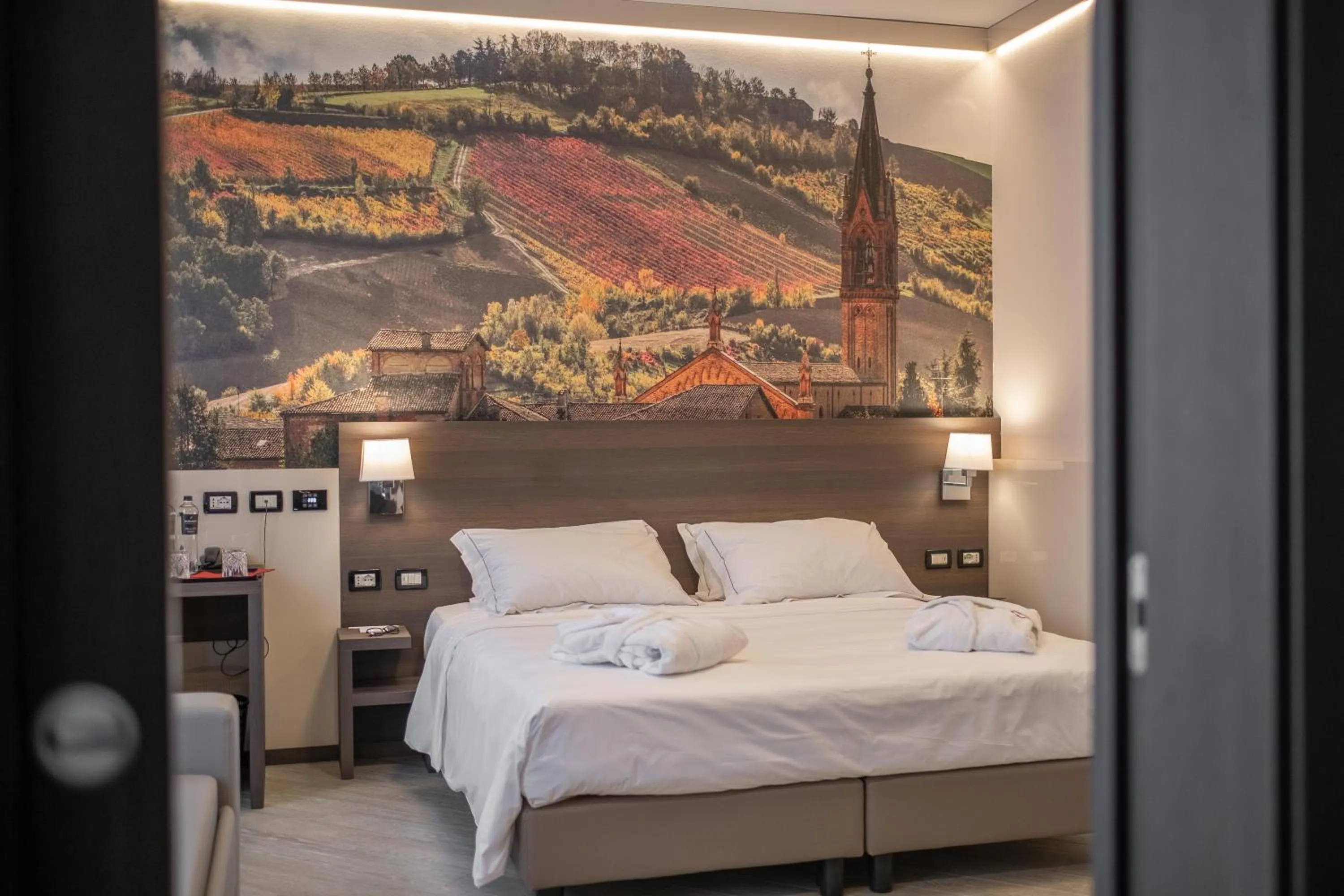 Shower, Bed in Hotel Guerro