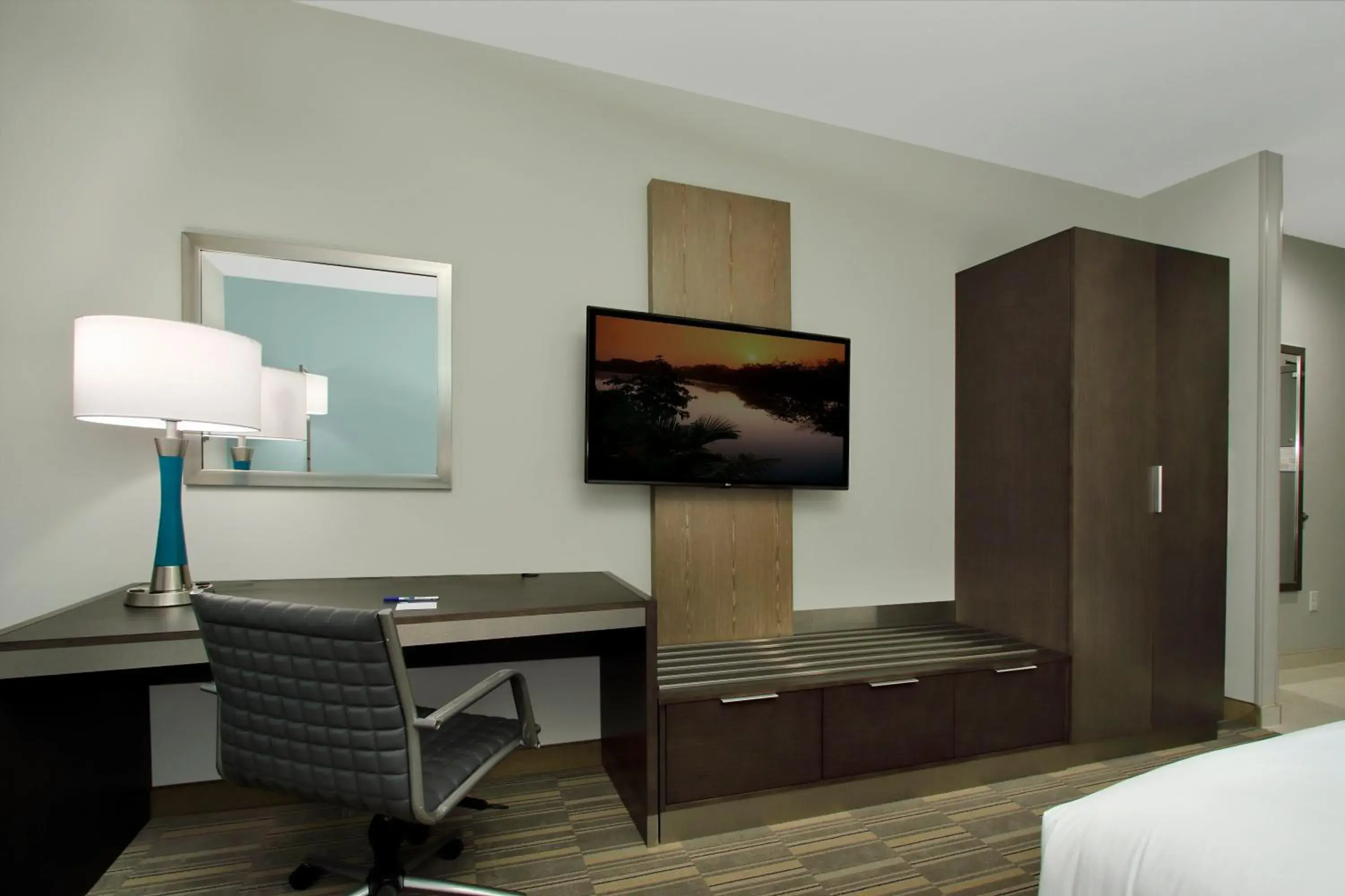 King Room - Hearing Accessible - Non-Smoking in Holiday Inn Express & Suites - Lake Charles South Casino Area by IHG King Room - Hearing Accessible - Non-Smoking in Holiday Inn Express & Suites - Lake Charles South Casino Area by IHG