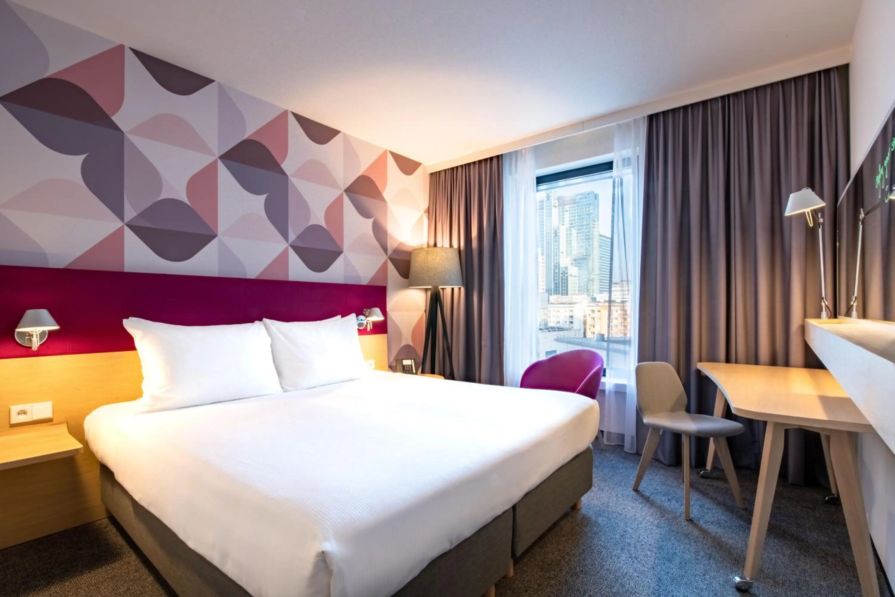 Photo of the whole room, Bed in Holiday Inn - Warsaw City Centre by IHG