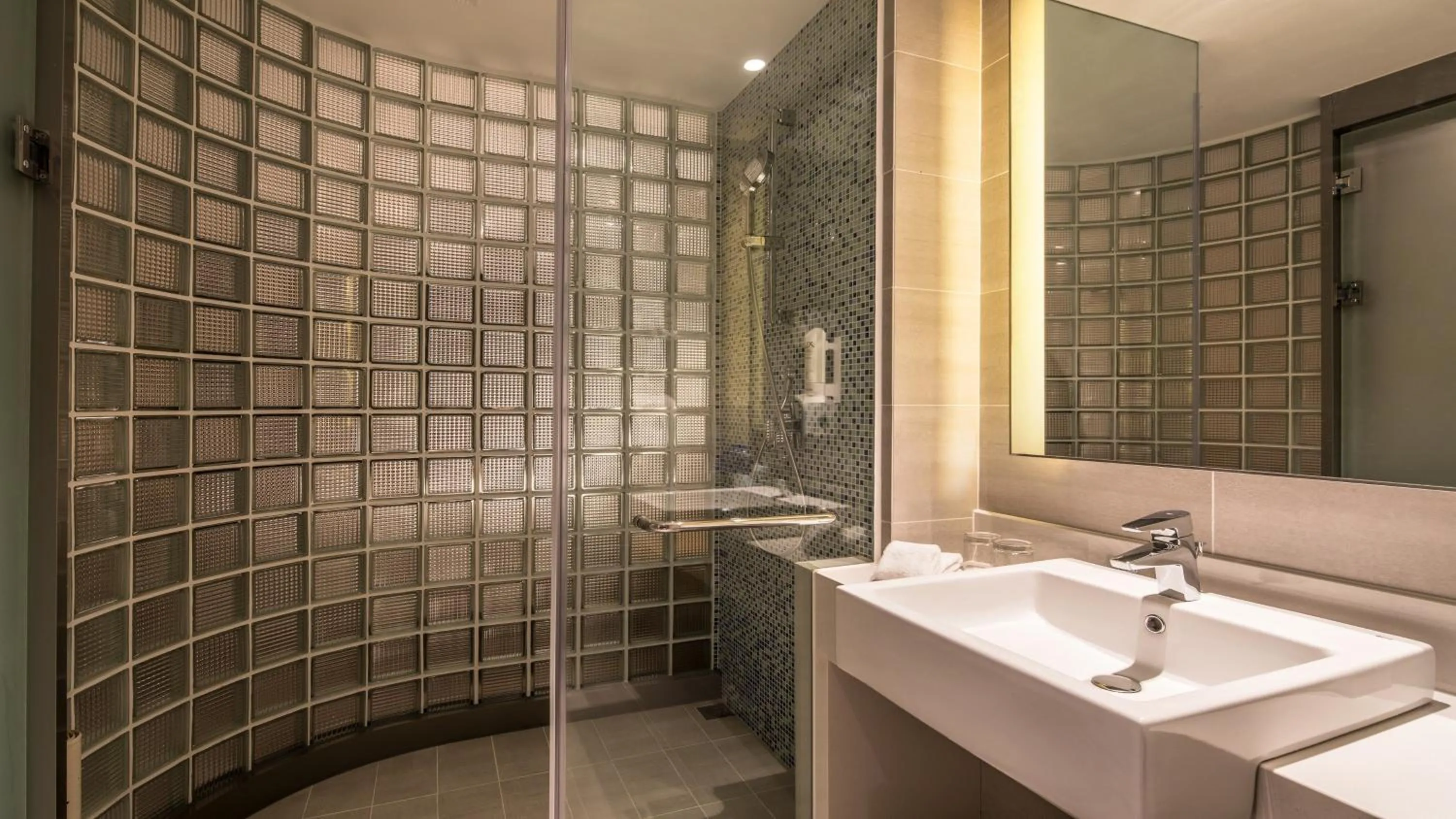 Bathroom in Holiday Inn Express Suzhou Taihu Lake by IHG