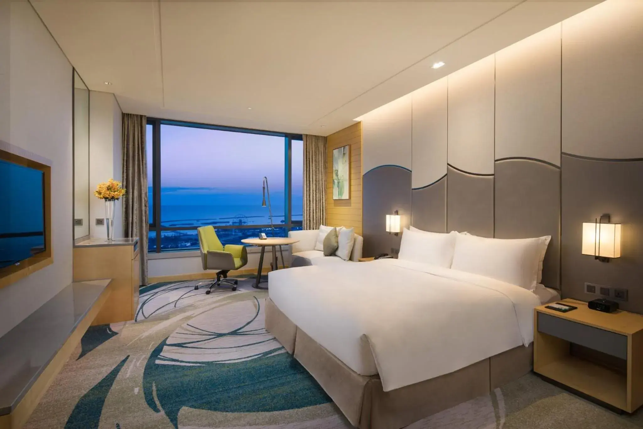 Photo of the whole room, Bed in Holiday Inn Suzhou Taihu Lake by IHG Photo of the whole room, Bed in Holiday Inn Suzhou Taihu Lake by IHG