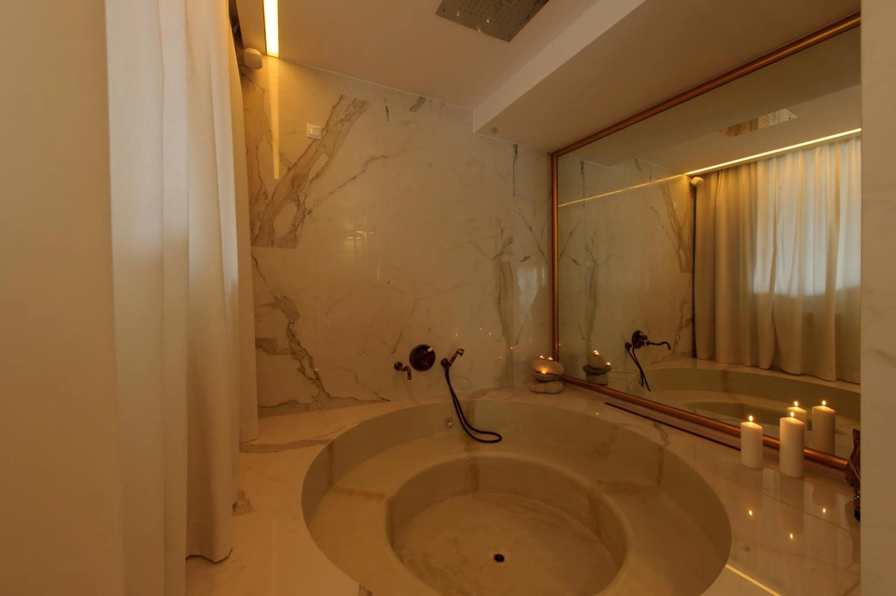 Shower in Irida Parga