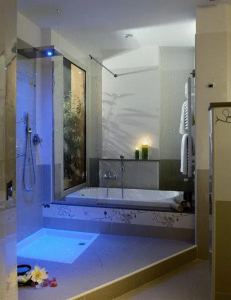 Bathroom in Hotel La Cartiera