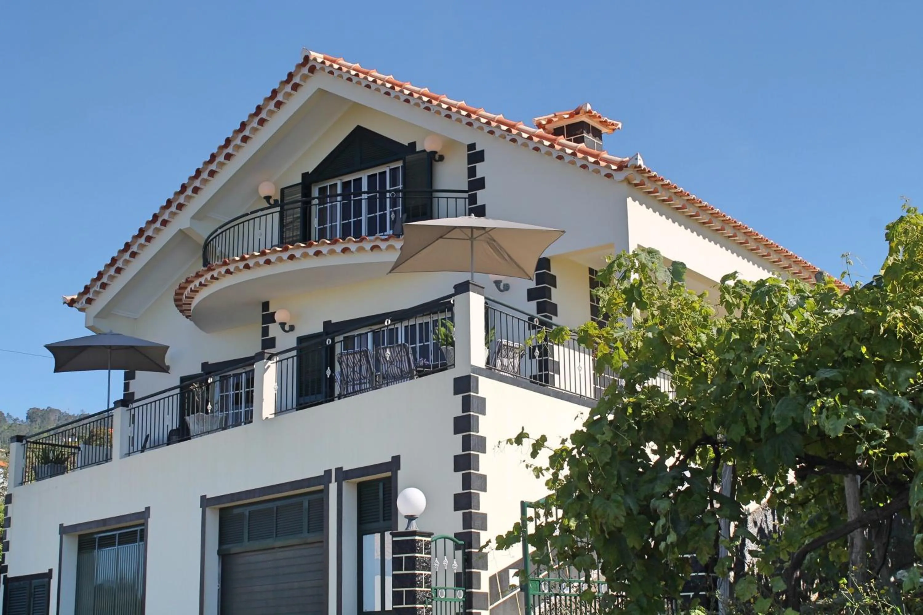 Facade/entrance in OurMadeira - Casa Vista Bela