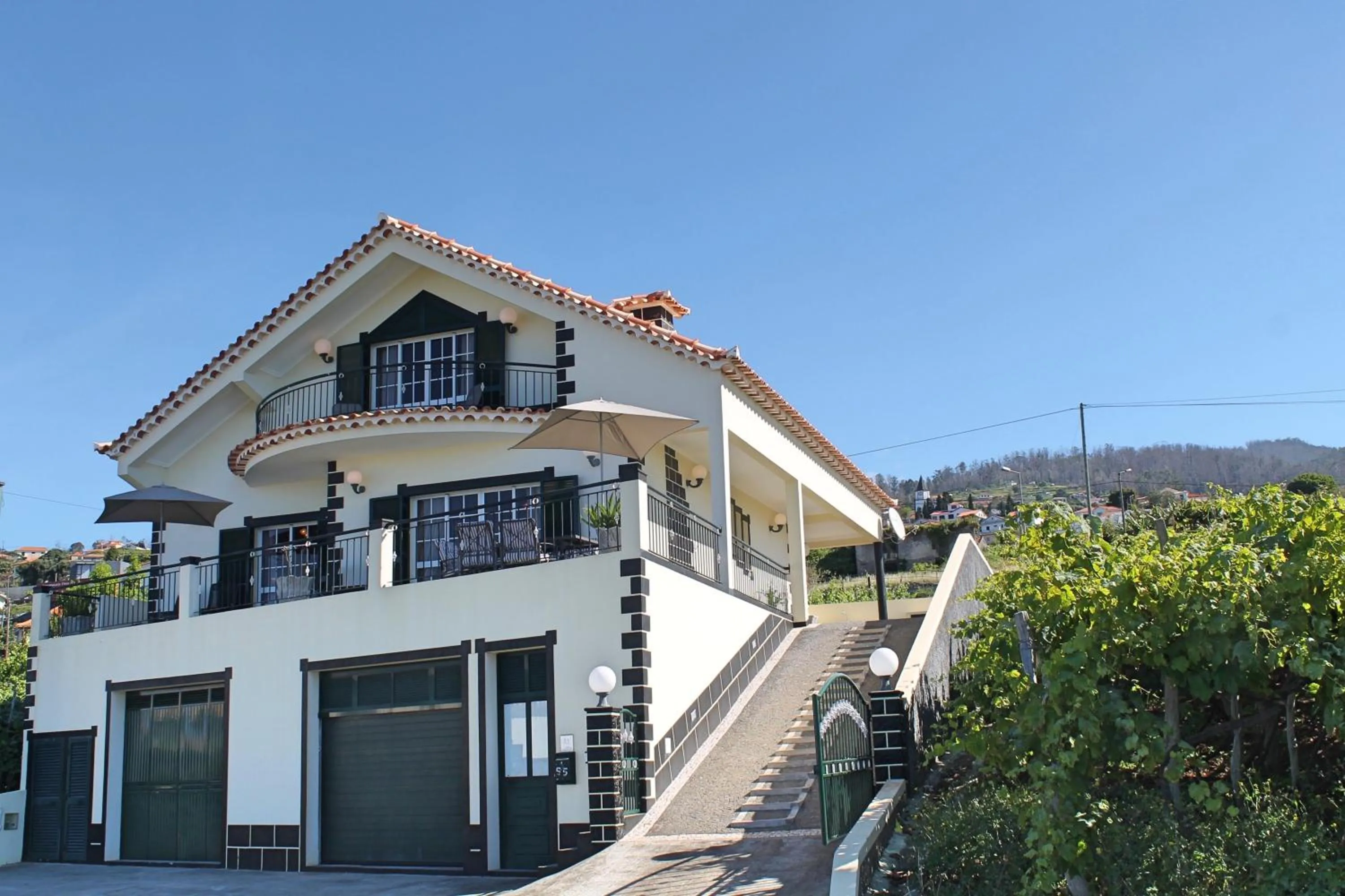 Facade/entrance in OurMadeira - Casa Vista Bela