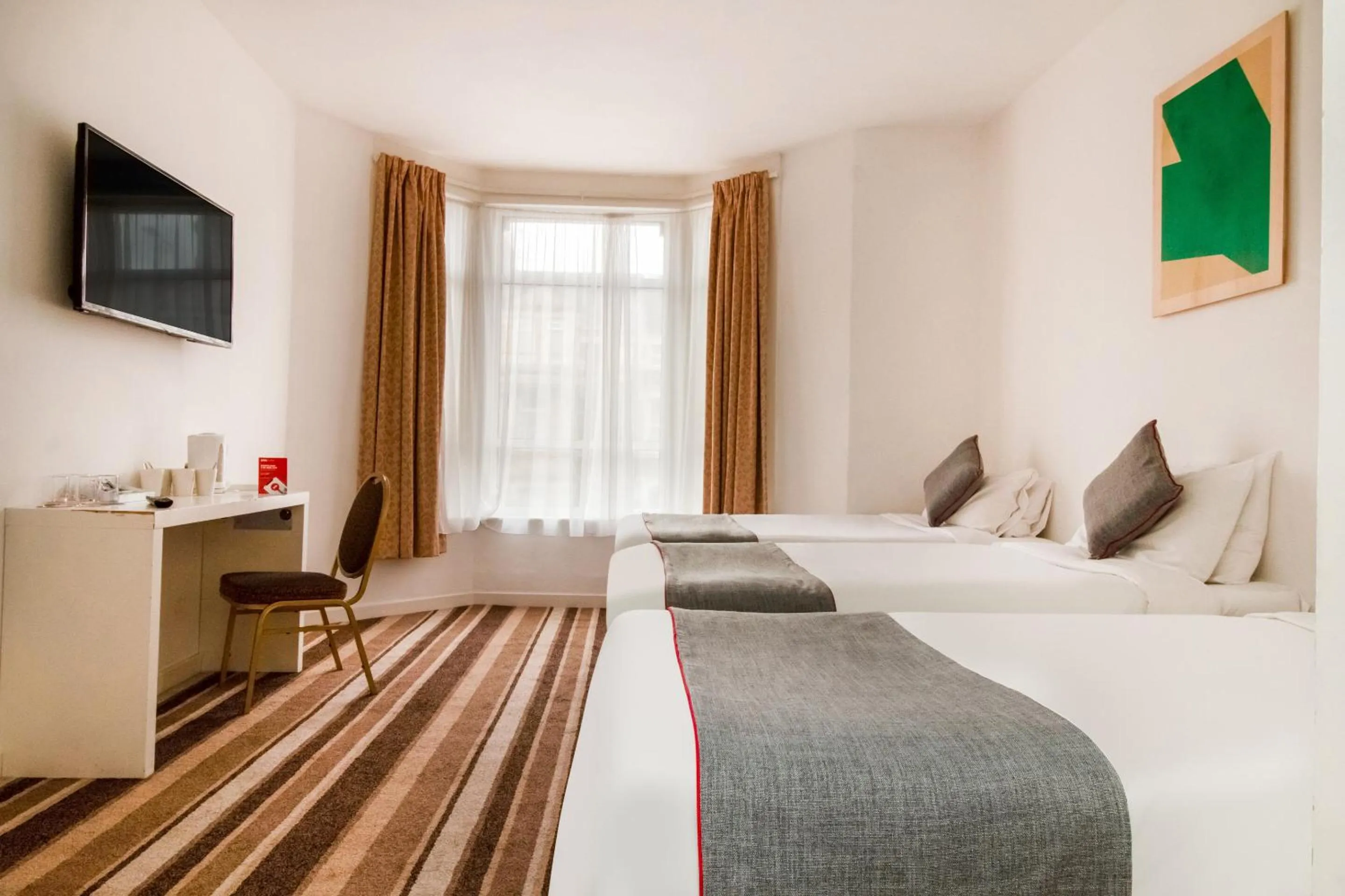 Bedroom, Bed in Cardiff Central Hotel By Belvilla