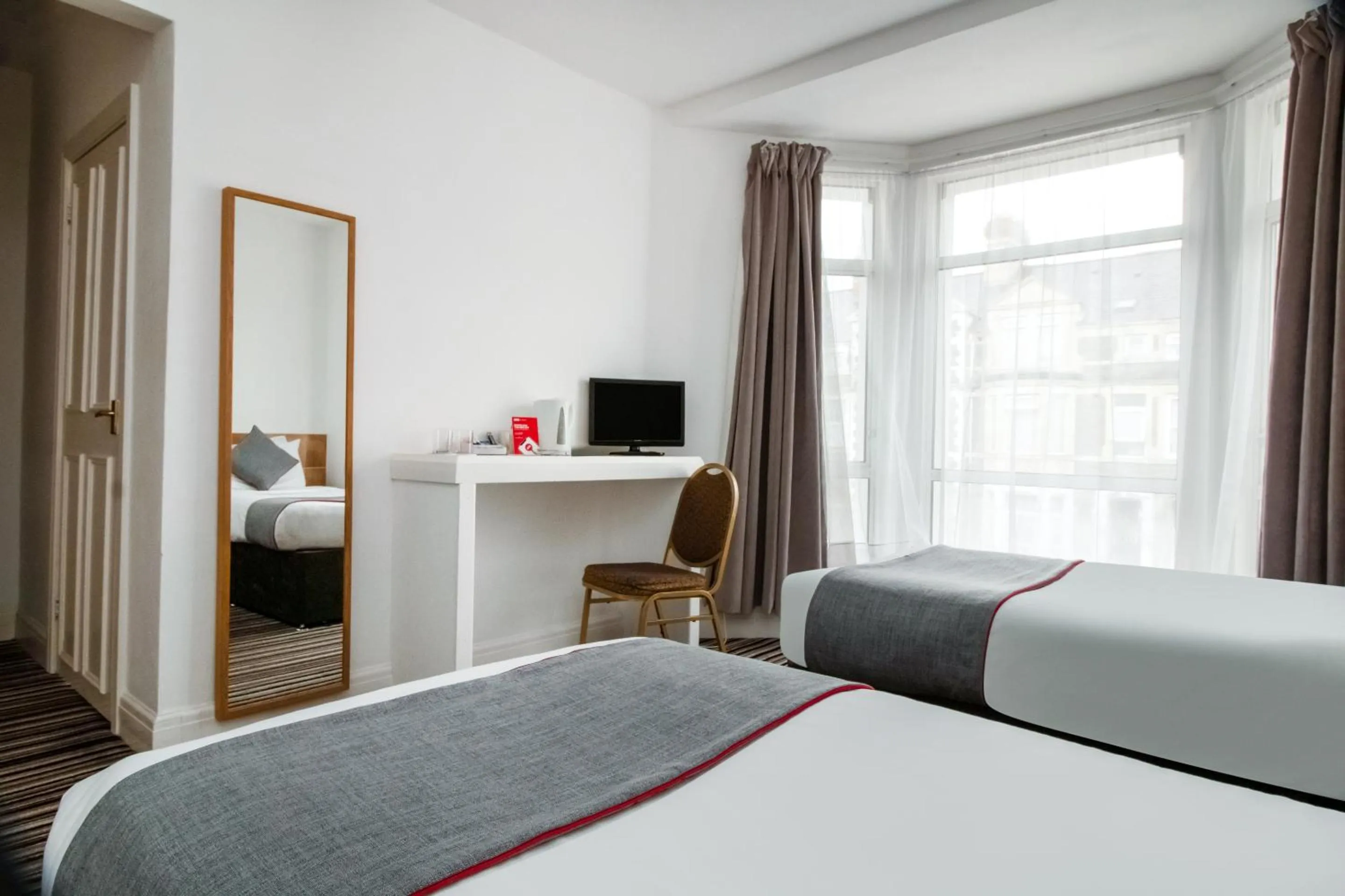 Bedroom, Bed in Cardiff Central Hotel By Belvilla
