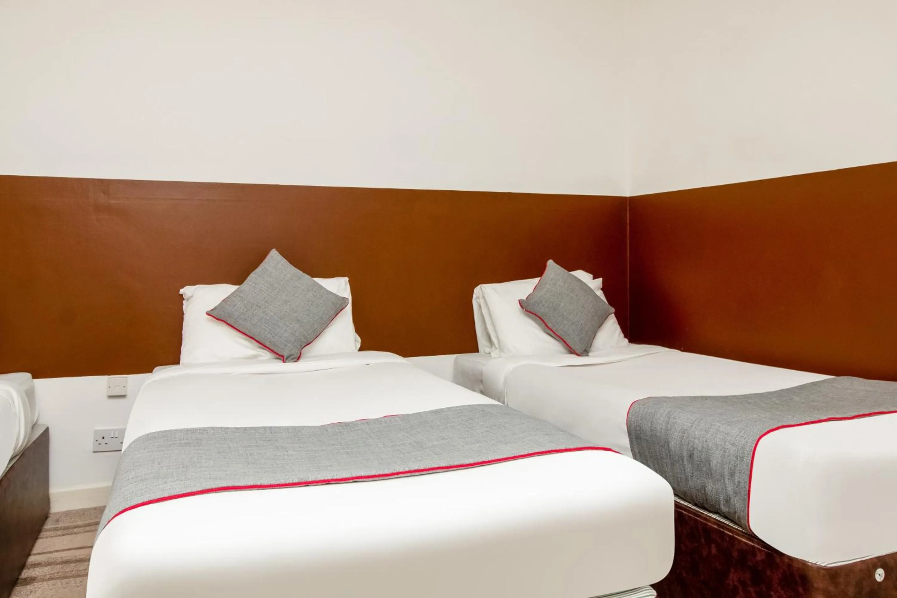 Bedroom, Bed in Cardiff Central Hotel By Belvilla