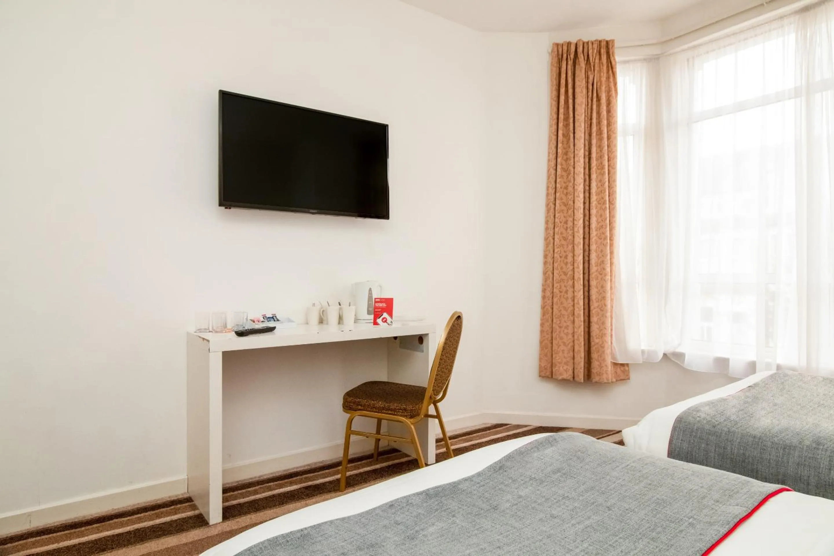 Bedroom, Bed in Cardiff Central Hotel By Belvilla