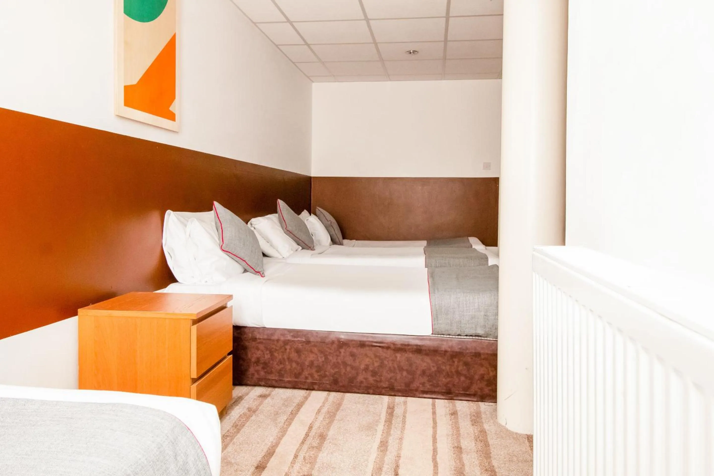 Bedroom, Bed in Cardiff Central Hotel By Belvilla