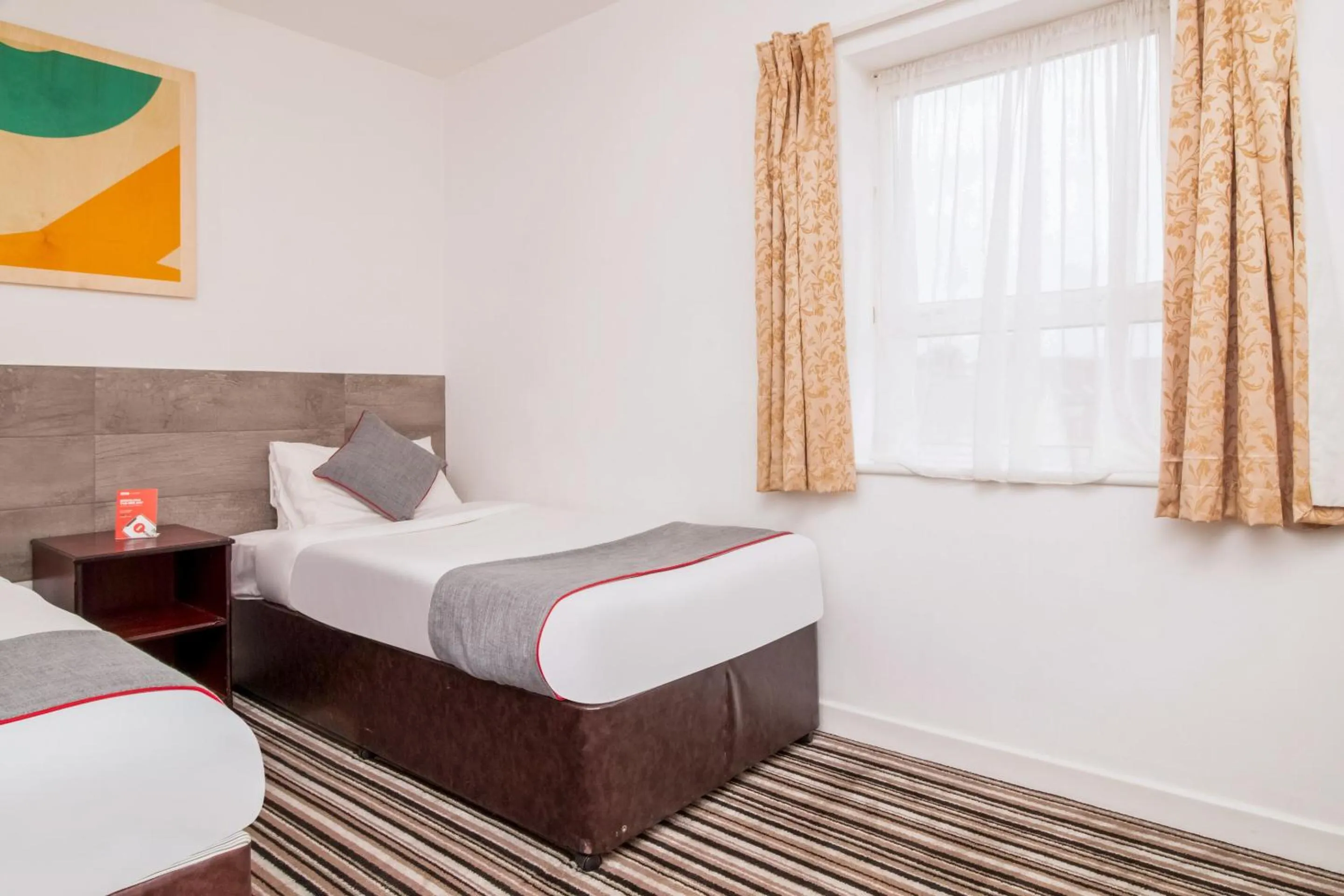Bedroom, Bed in Cardiff Central Hotel By Belvilla