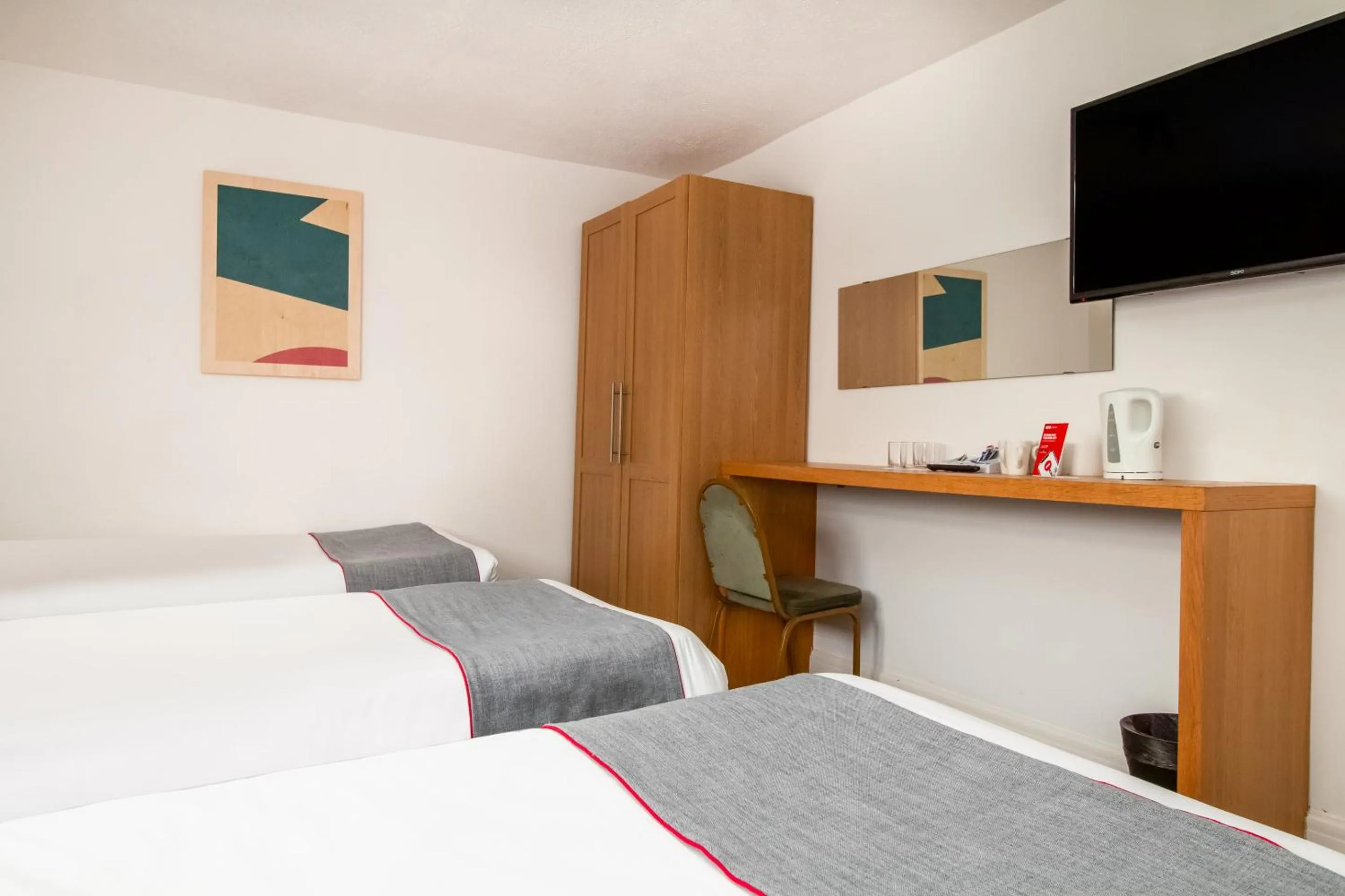 Bedroom, Bed in Cardiff Central Hotel By Belvilla