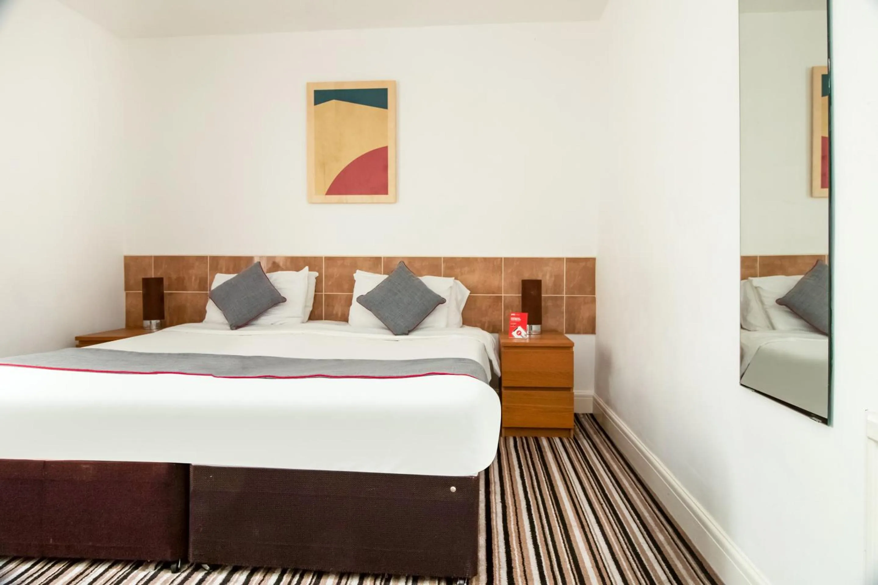 Bedroom, Bed in Cardiff Central Hotel By Belvilla