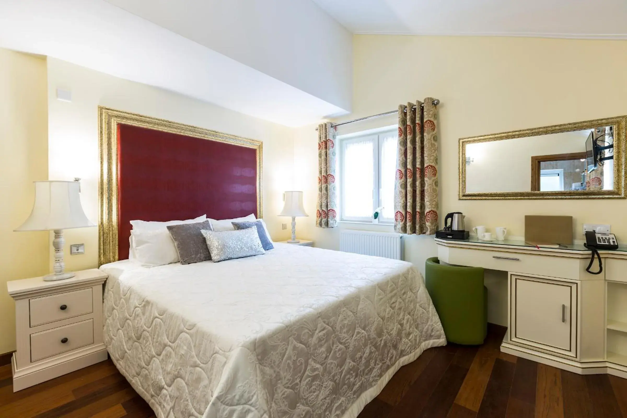 Junior Suite - single occupancy in Linton Hotel Luton Junior Suite - single occupancy in Linton Hotel Luton